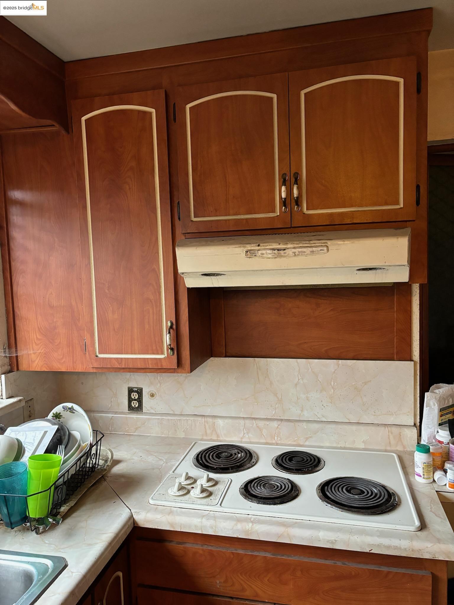 138 Eldridge Avenue, Oakland, California 94603, 3 Bedrooms Bedrooms, 6 Rooms Rooms,1 BathroomBathrooms,Residential,For Sale,138 Eldridge Avenue,41079615