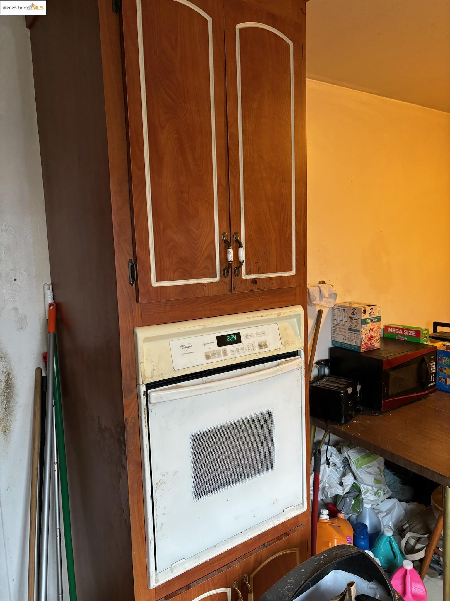 138 Eldridge Avenue, Oakland, California 94603, 3 Bedrooms Bedrooms, 6 Rooms Rooms,1 BathroomBathrooms,Residential,For Sale,138 Eldridge Avenue,41079615