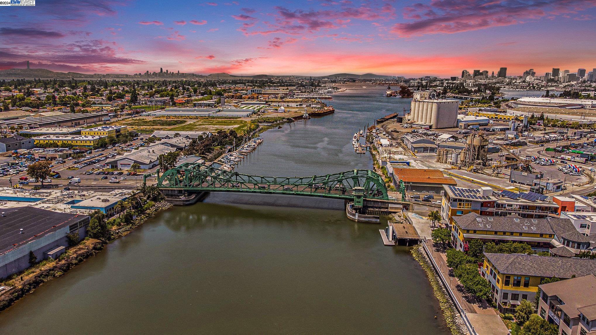 More Details about MLS # 41079619 : 340 29TH AVE # 307