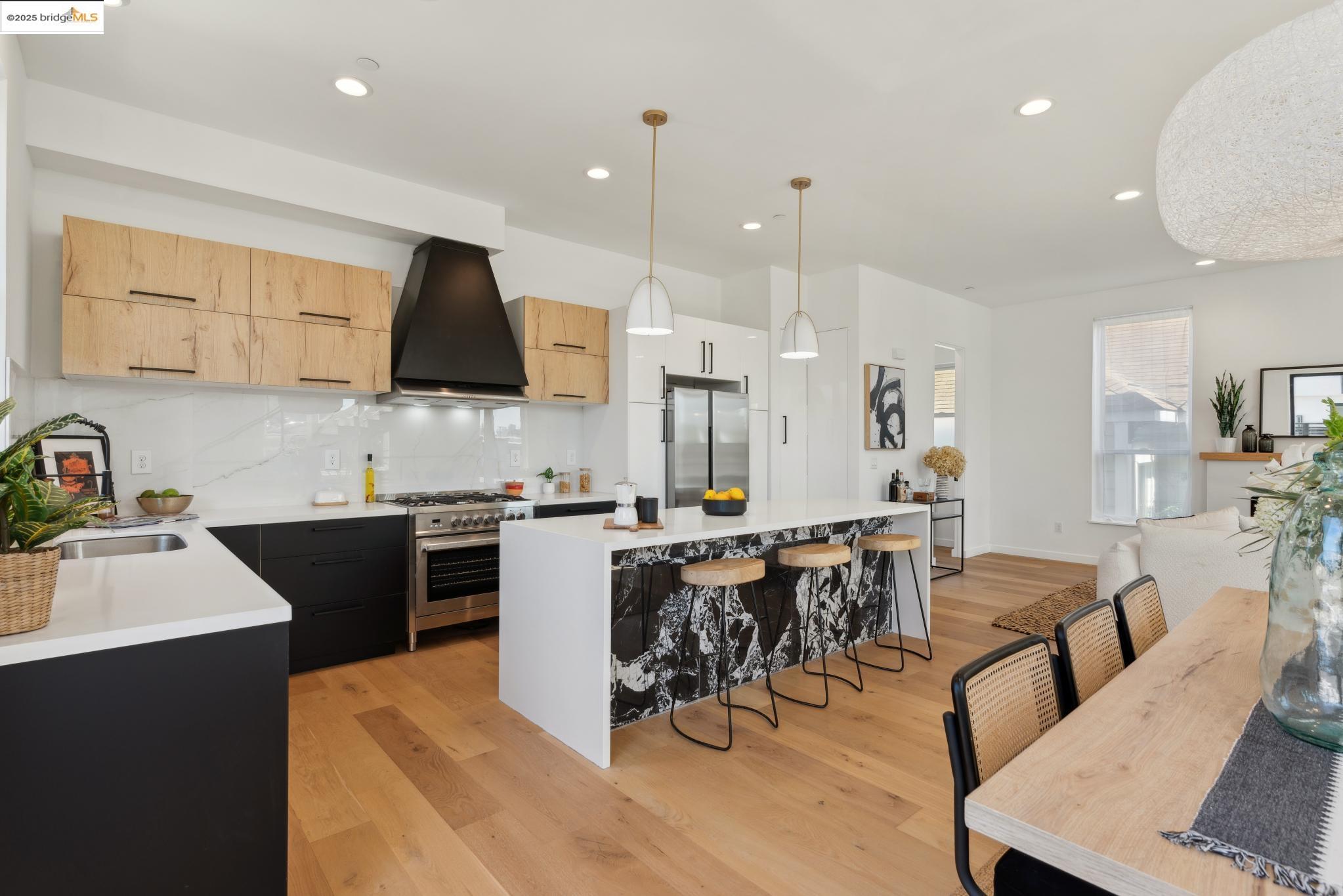 Detail Gallery Image 1 of 1 For 1608 32nd St, Oakland,  CA 94608 - 4 Beds | 3/1 Baths