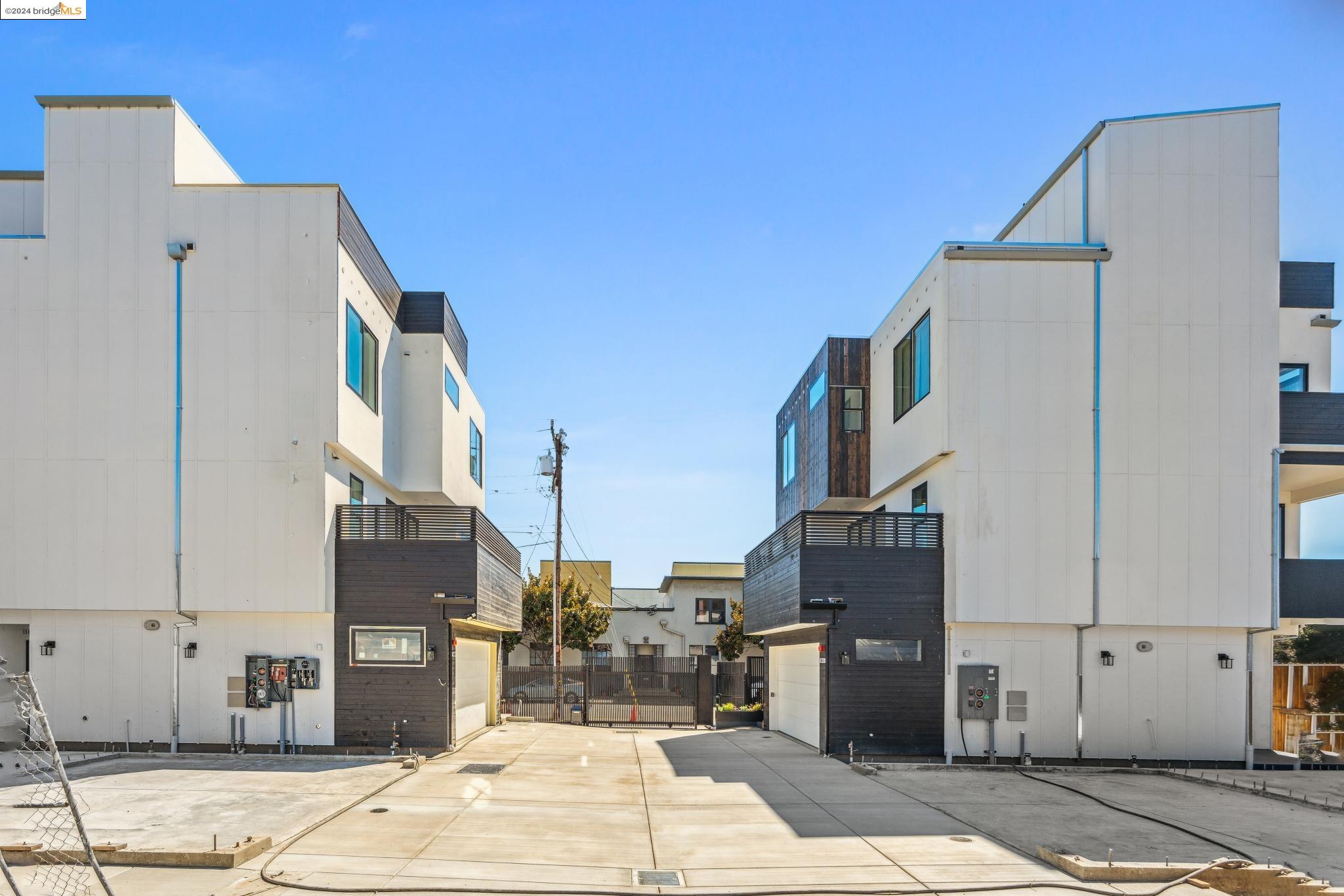 Detail Gallery Image 43 of 46 For 1608 32nd St, Oakland,  CA 94608 - 4 Beds | 3/1 Baths