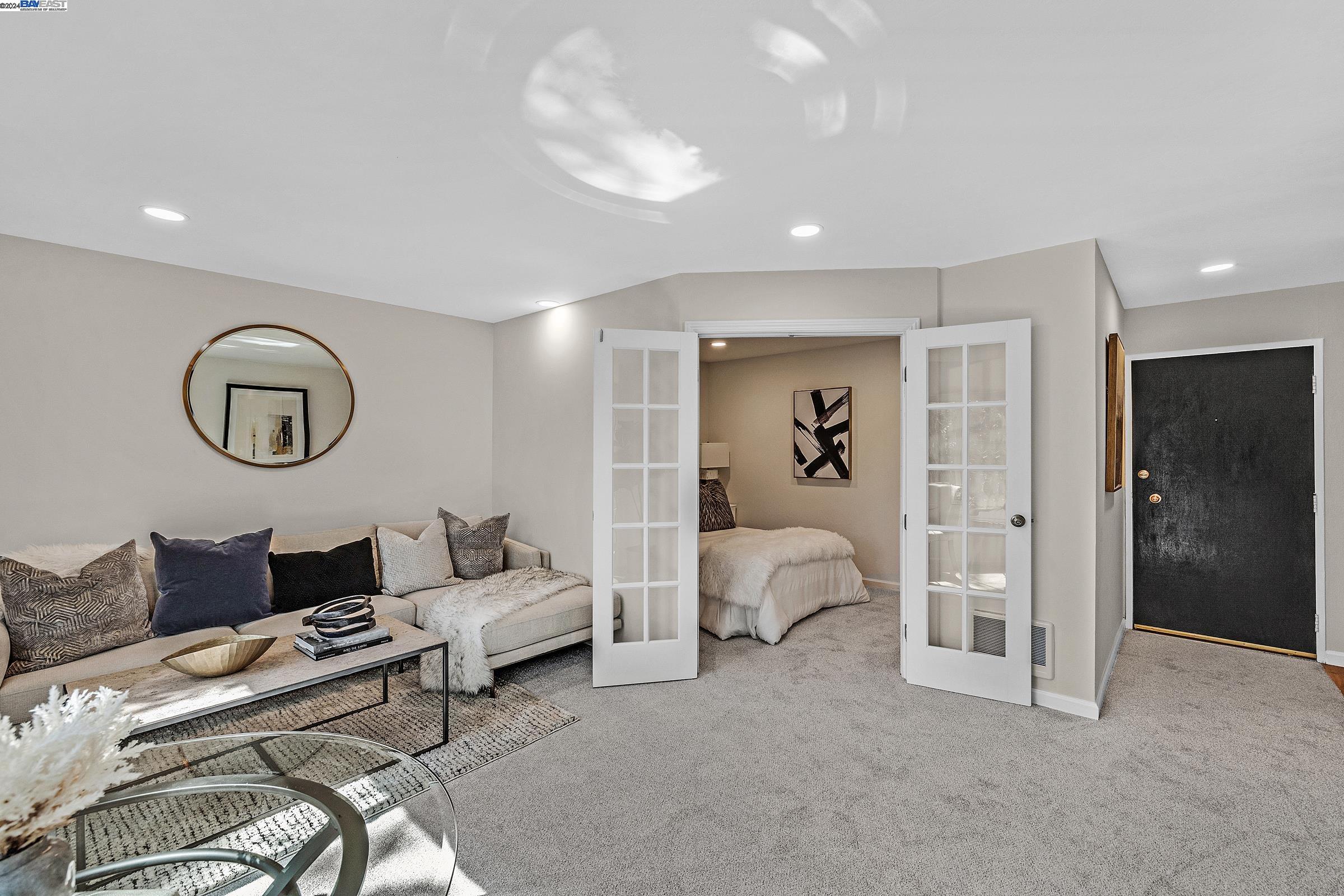 More Details about MLS # 41079715 : 455 CRESCENT ST # 212