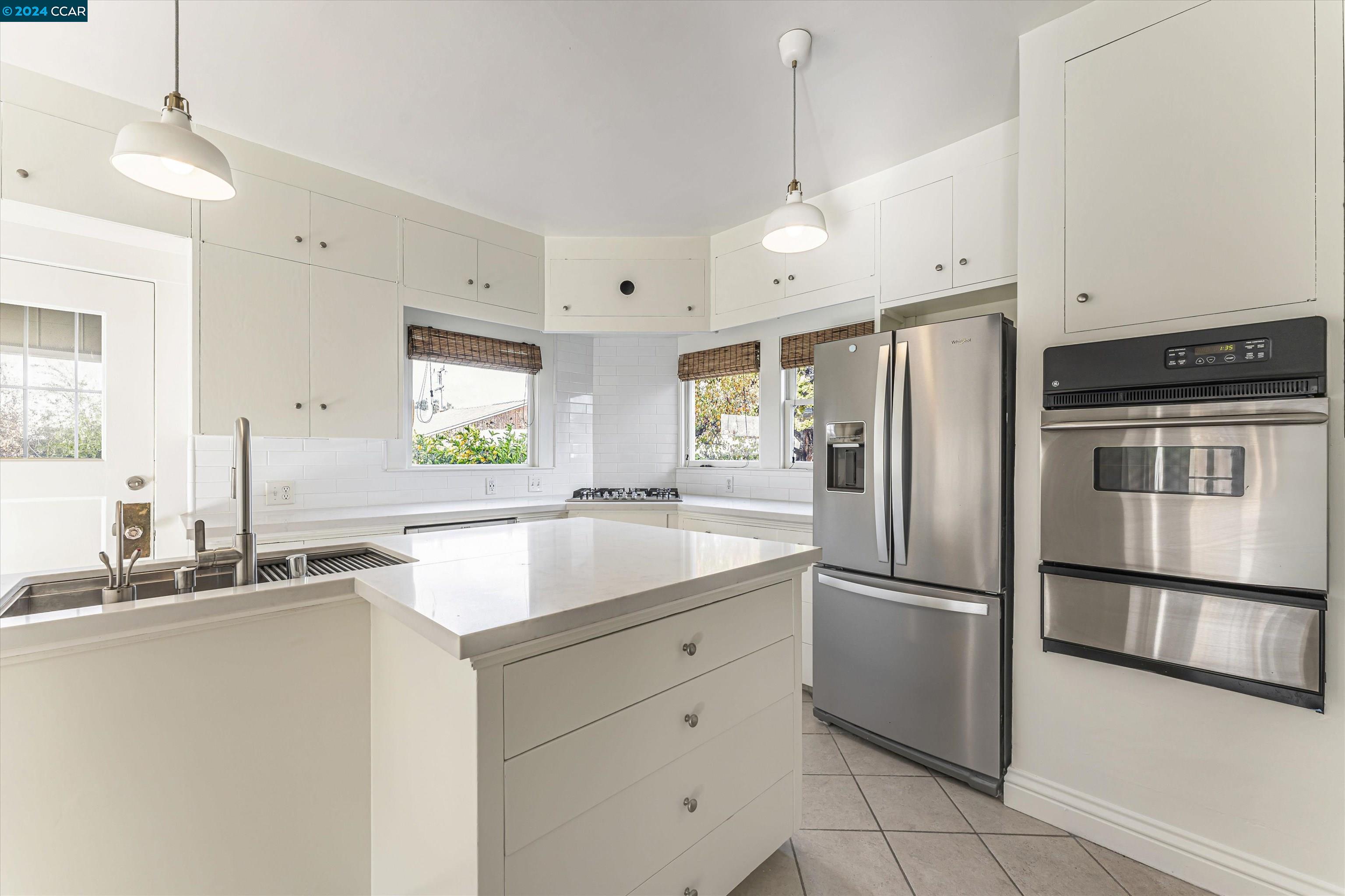 Detail Gallery Image 21 of 55 For 2481 Rawson St, Oakland,  CA 94601 - 3 Beds | 2 Baths