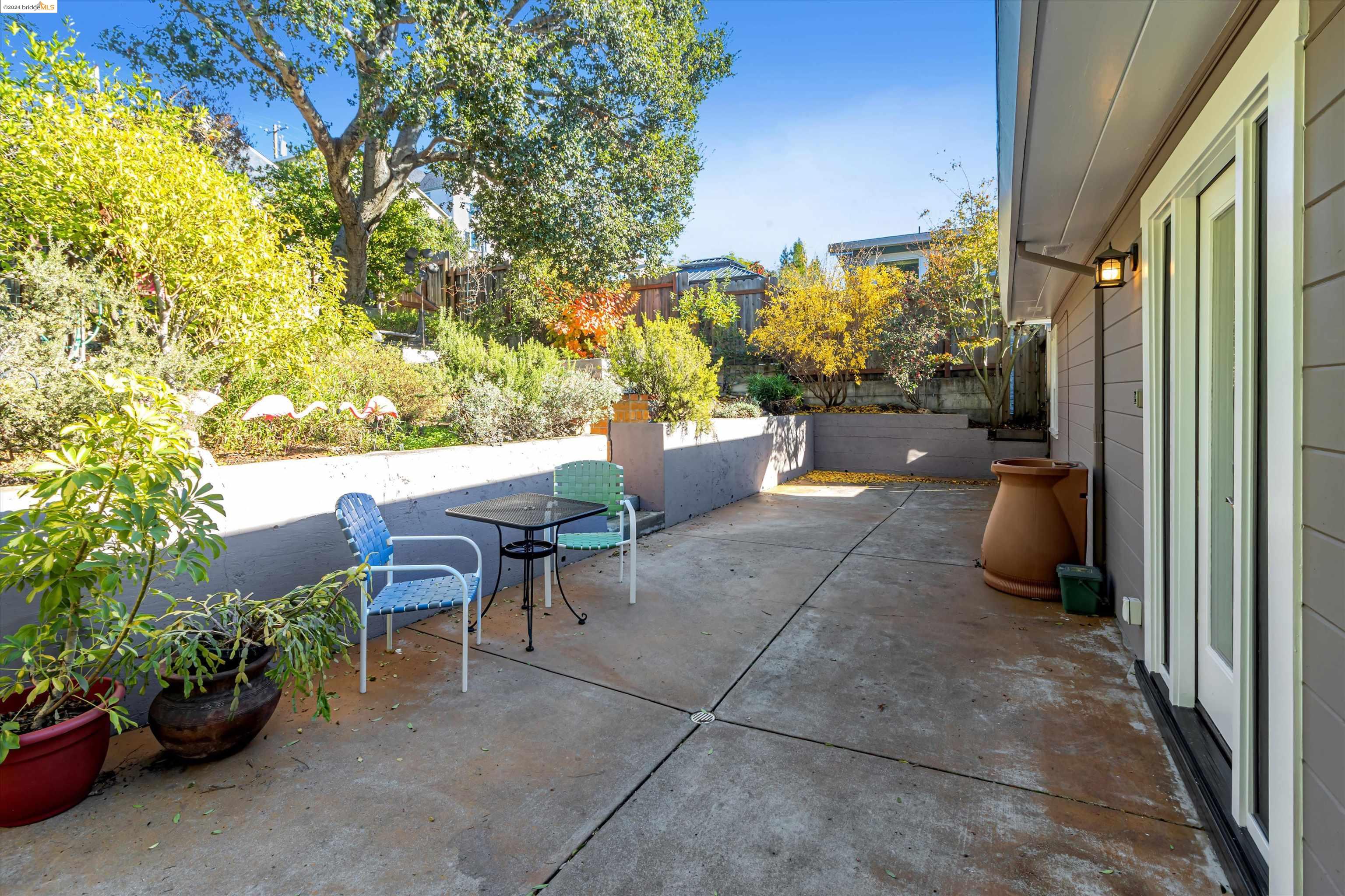 Detail Gallery Image 31 of 43 For 6100 Outlook Ave, Oakland,  CA 94605 - 4 Beds | 2 Baths