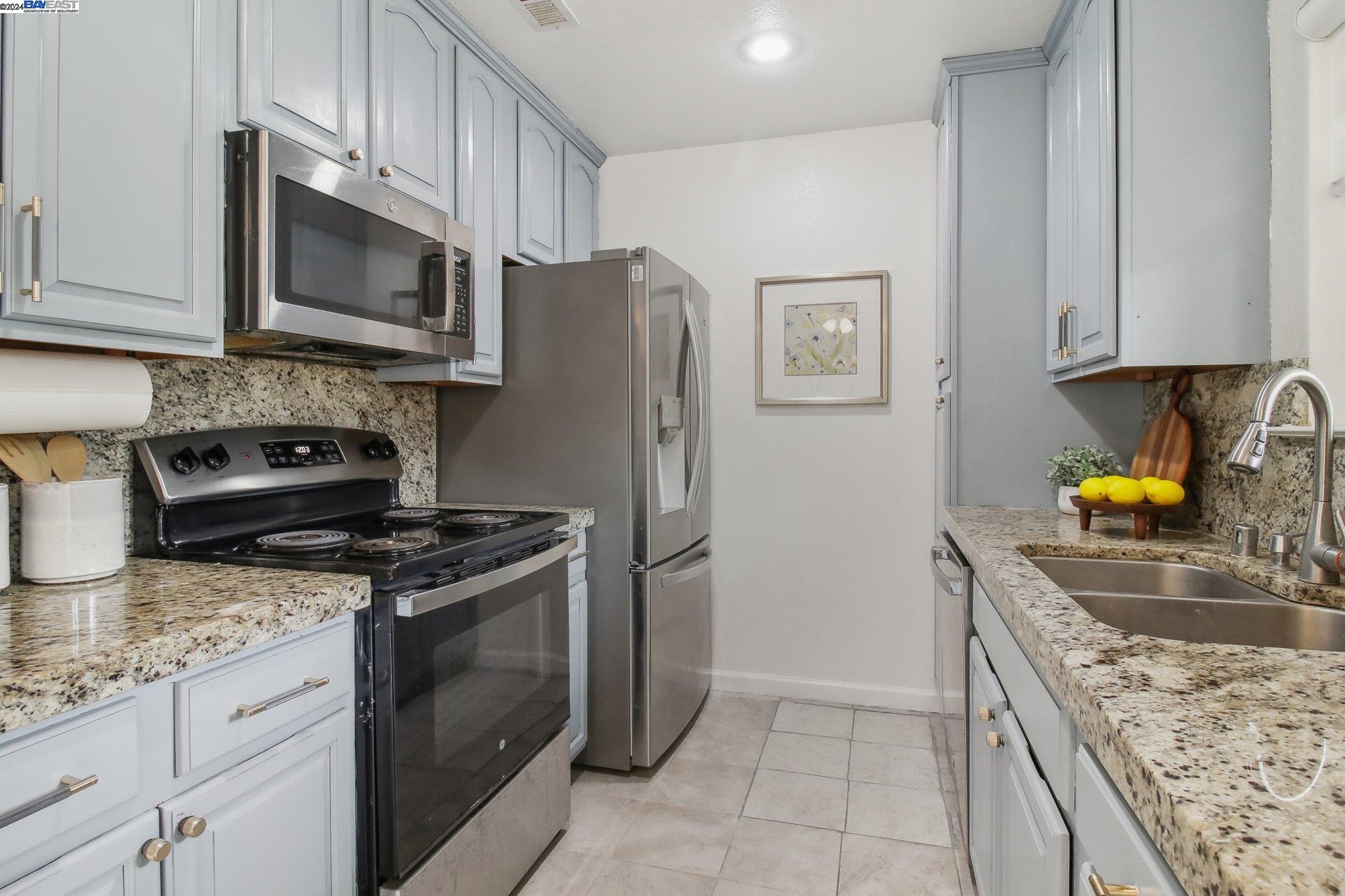 Detail Gallery Image 12 of 28 For 1367 Phelps Ave #2,  San Jose,  CA 95117 - 2 Beds | 1 Baths