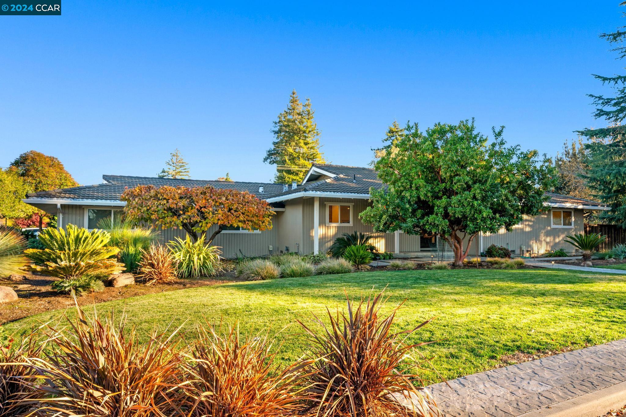 Detail Gallery Image 1 of 1 For 1190 Ridgewood Dr, Concord,  CA 94518 - 3 Beds | 2 Baths