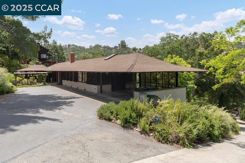 Detail Gallery Image 4 of 17 For 144 Castle Crest Rd, Alamo,  CA 94507 - 3 Beds | 1/1 Baths