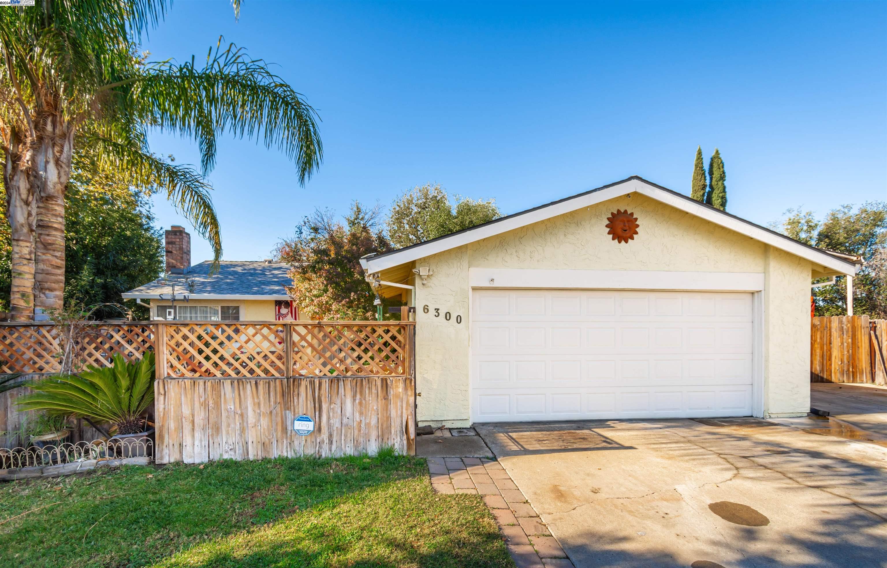 Detail Gallery Image 4 of 45 For 6300 Ironbark Ct, Citrus Heights,  CA 95621 - 4 Beds | 2 Baths