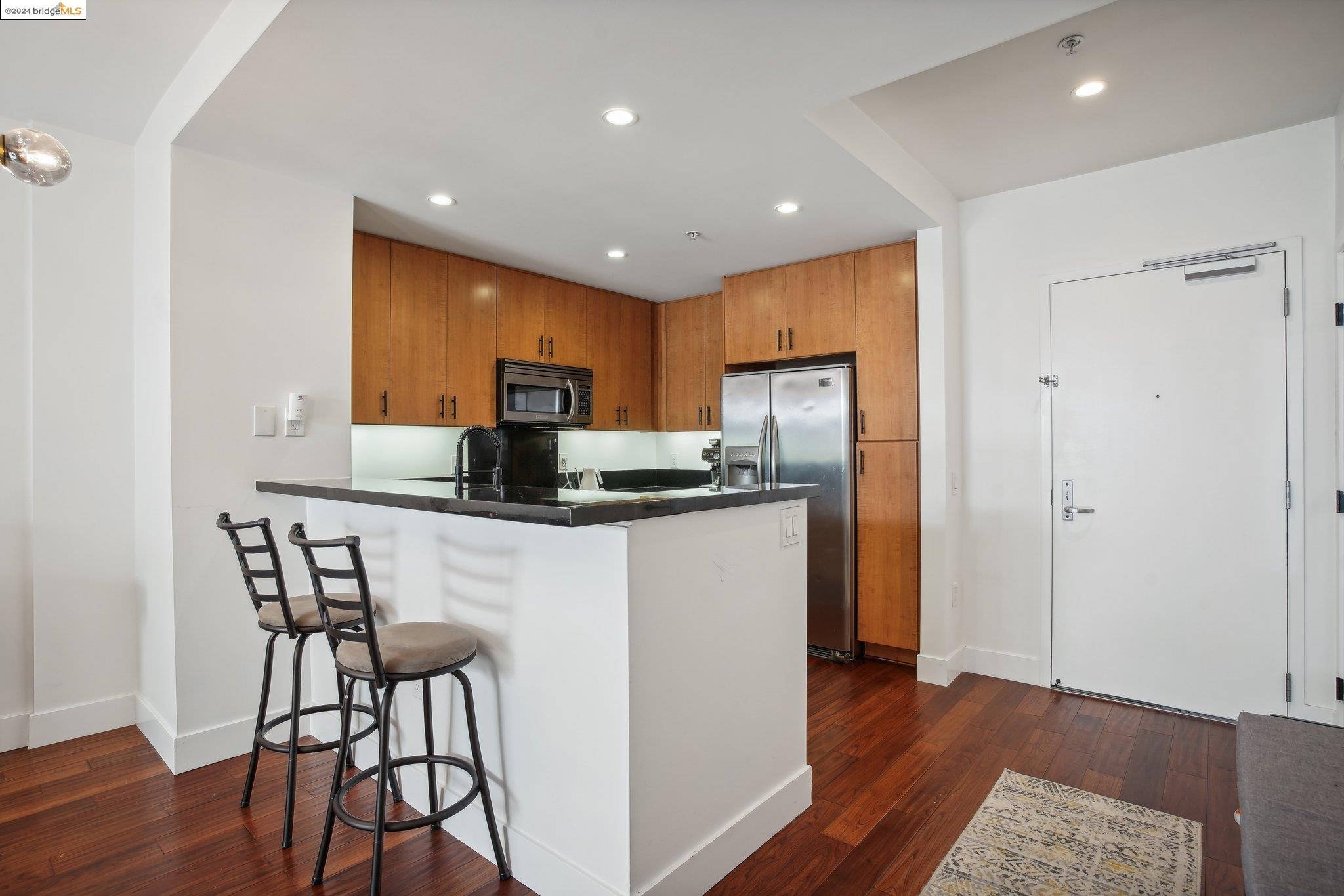 Detail Gallery Image 6 of 18 For 438 W Grand Ave #433,  Oakland,  CA 94612 - 1 Beds | 1 Baths