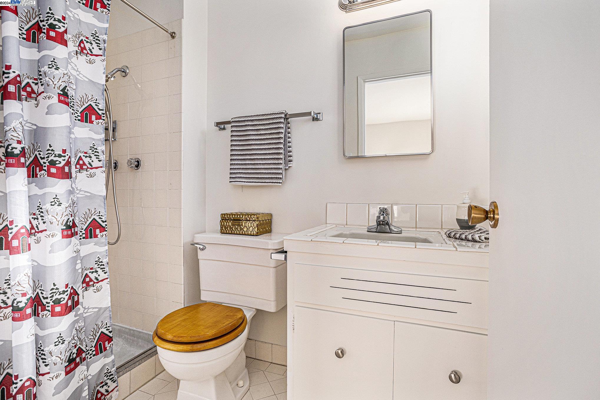 Detail Gallery Image 23 of 32 For 612 Glenwood Isle, Alameda,  CA 94501 - 3 Beds | 2 Baths