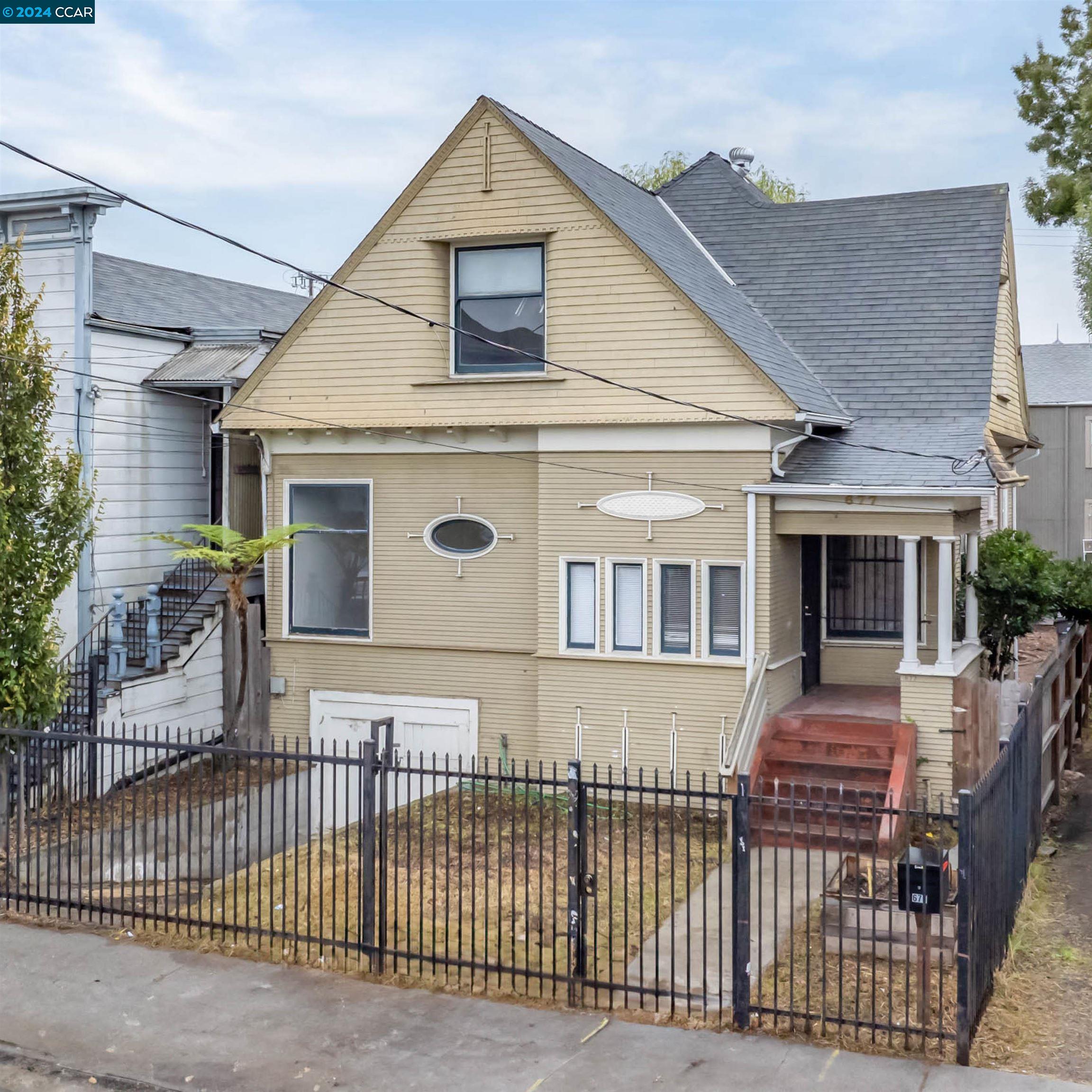 Detail Gallery Image 1 of 1 For 677 Sycamore St, Oakland,  CA 94612 - 6 Beds | 1/1 Baths