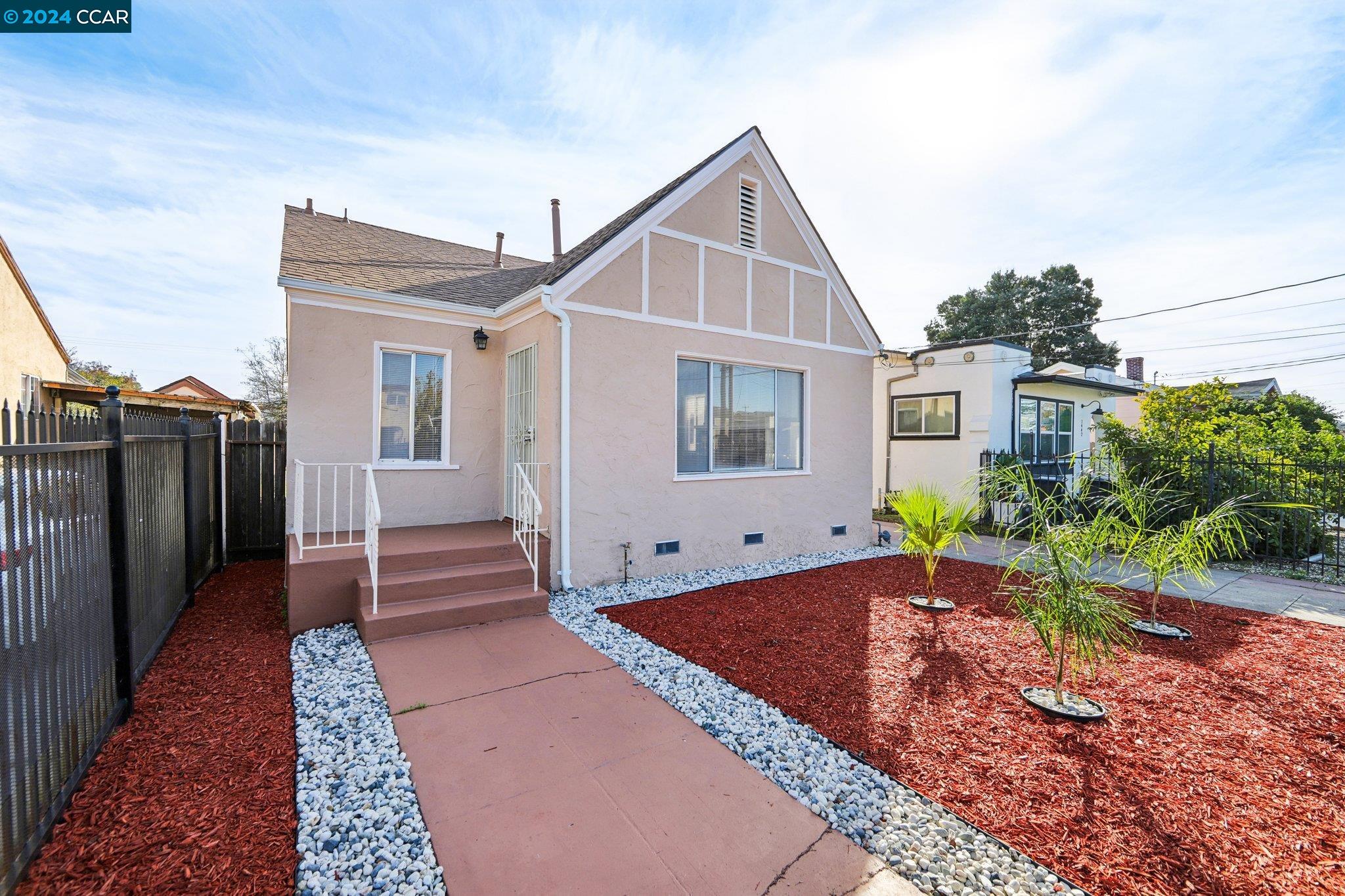 Detail Gallery Image 2 of 42 For 1448 80th Ave, Oakland,  CA 94621 - 2 Beds | 1 Baths