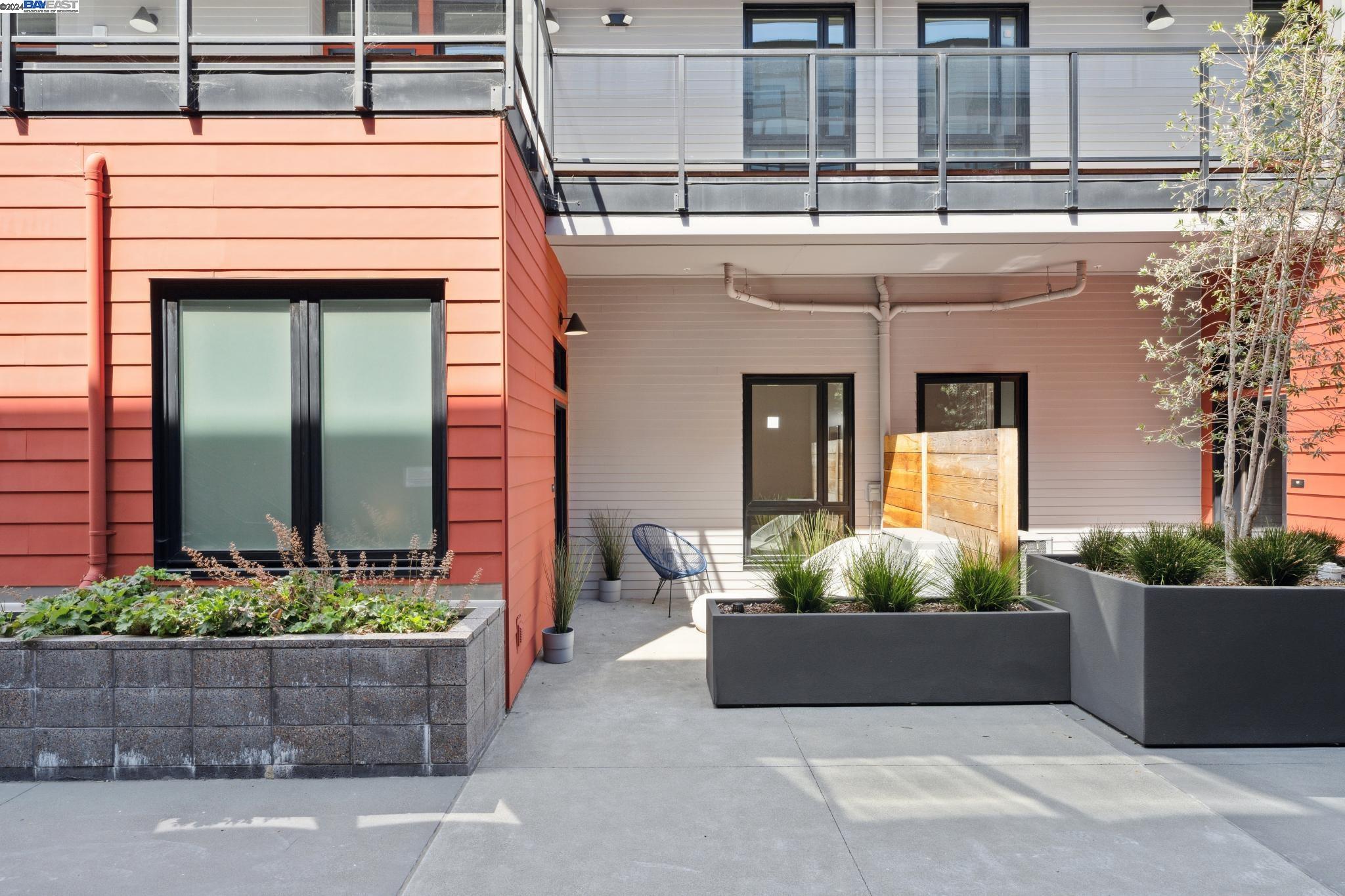 Detail Gallery Image 36 of 49 For 1545 32nd St. #110,  Oakland,  CA 94608 - 2 Beds | 2 Baths