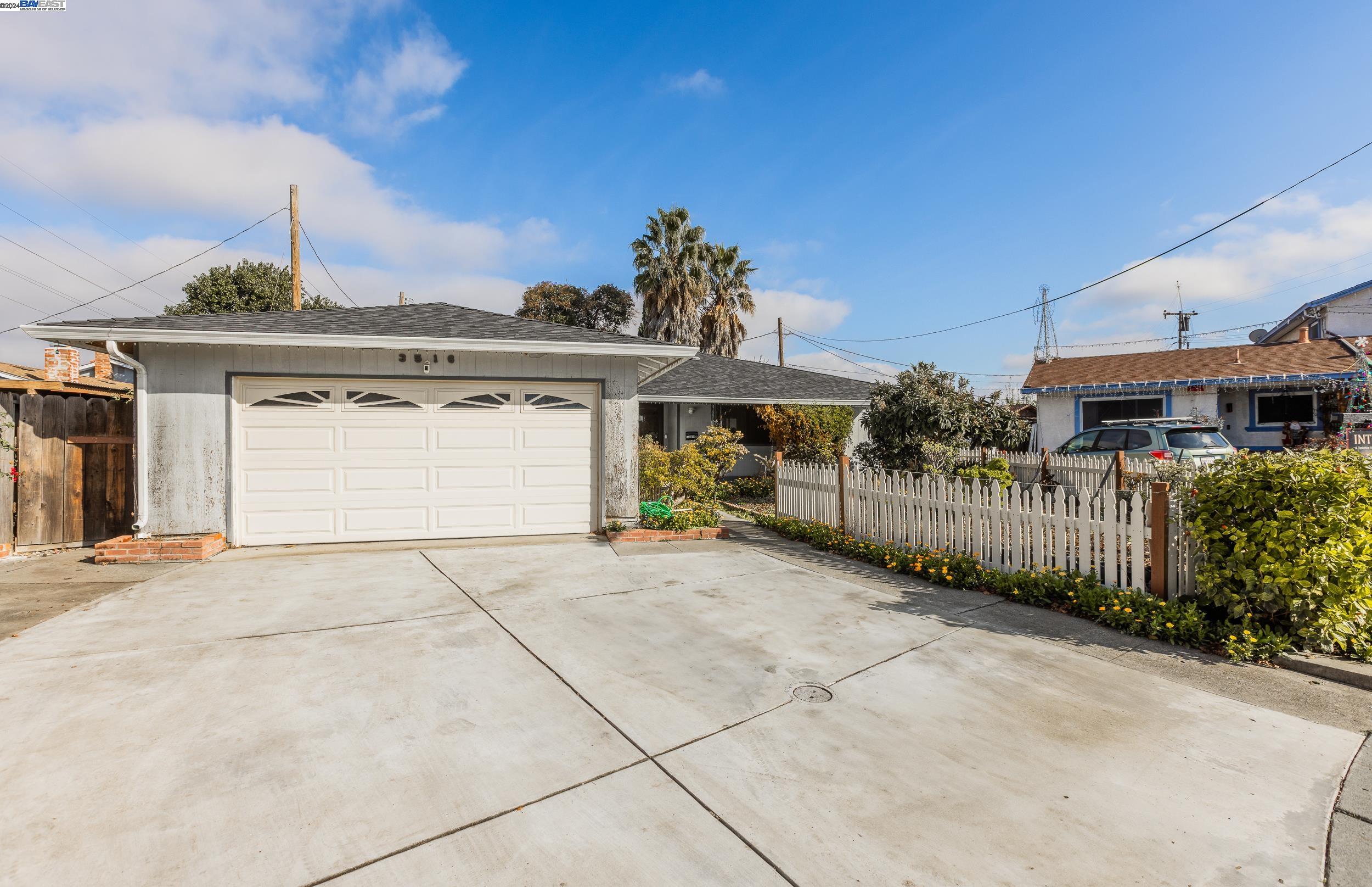 Detail Gallery Image 3 of 33 For 3516 Rowena Ct, Santa Clara,  CA 95054 - 3 Beds | 2 Baths