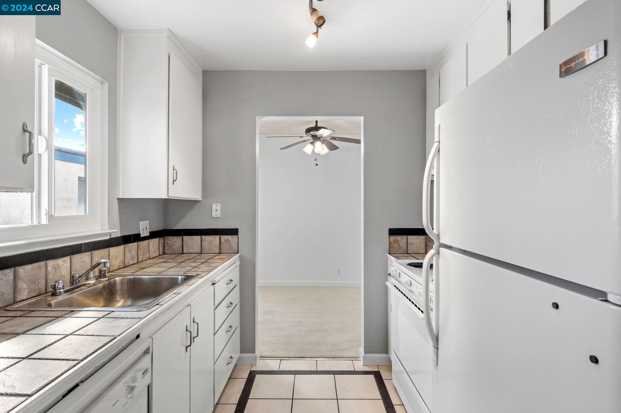 Photo #3: 41080004 Listing 