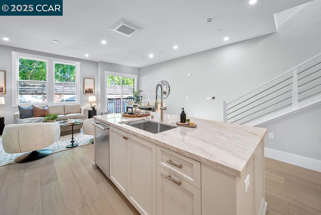 Detail Gallery Image 12 of 32 For 600 Hartz Ave #107,  Danville,  CA 94526 - 2 Beds | 2/1 Baths