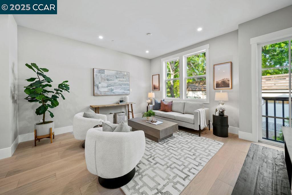 Detail Gallery Image 6 of 32 For 600 Hartz Ave #107,  Danville,  CA 94526 - 2 Beds | 2/1 Baths