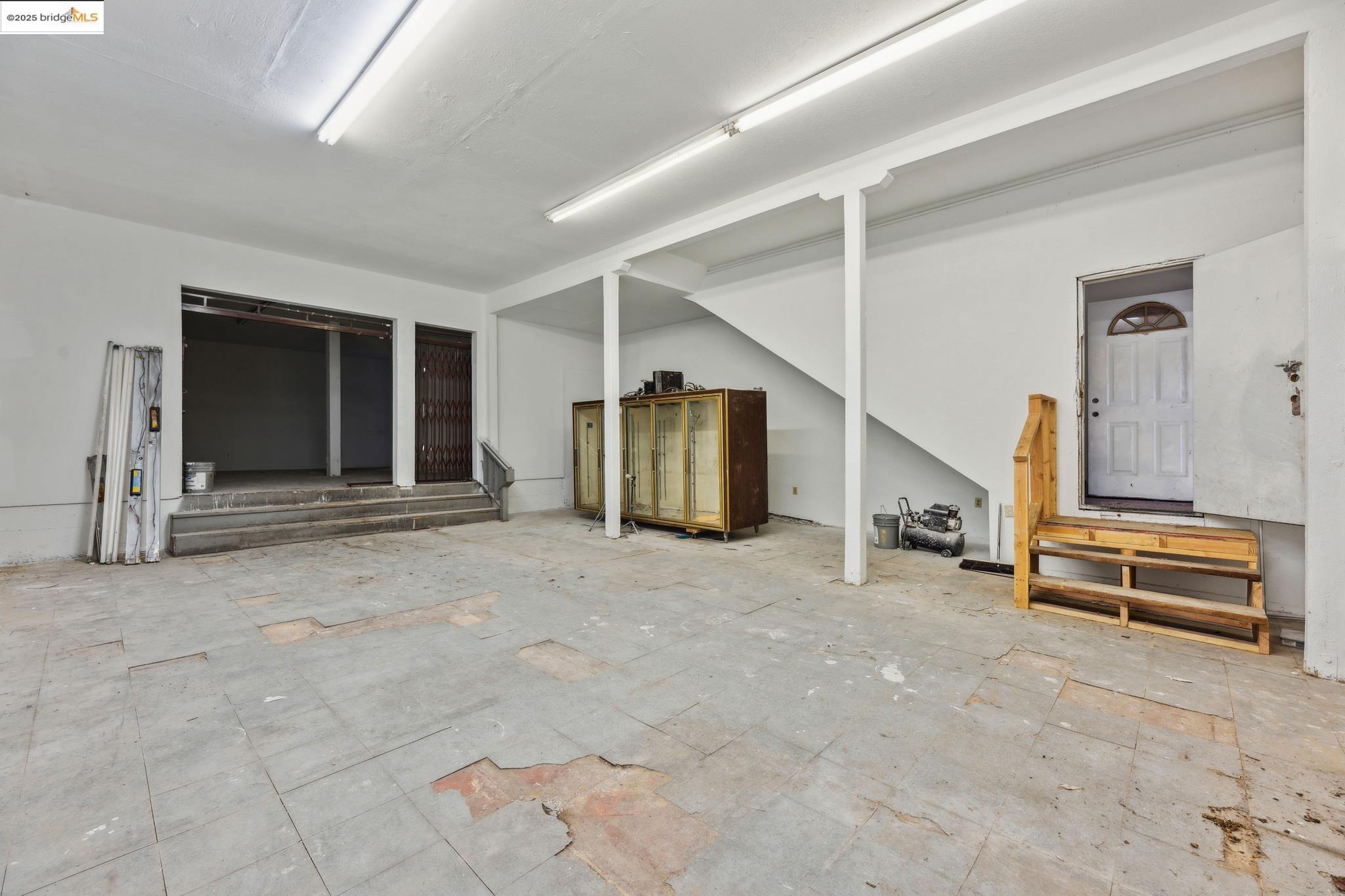 1815 13th Ave, Oakland, California 94606, ,Residential Income,For Sale,1815 13th Ave,41080027