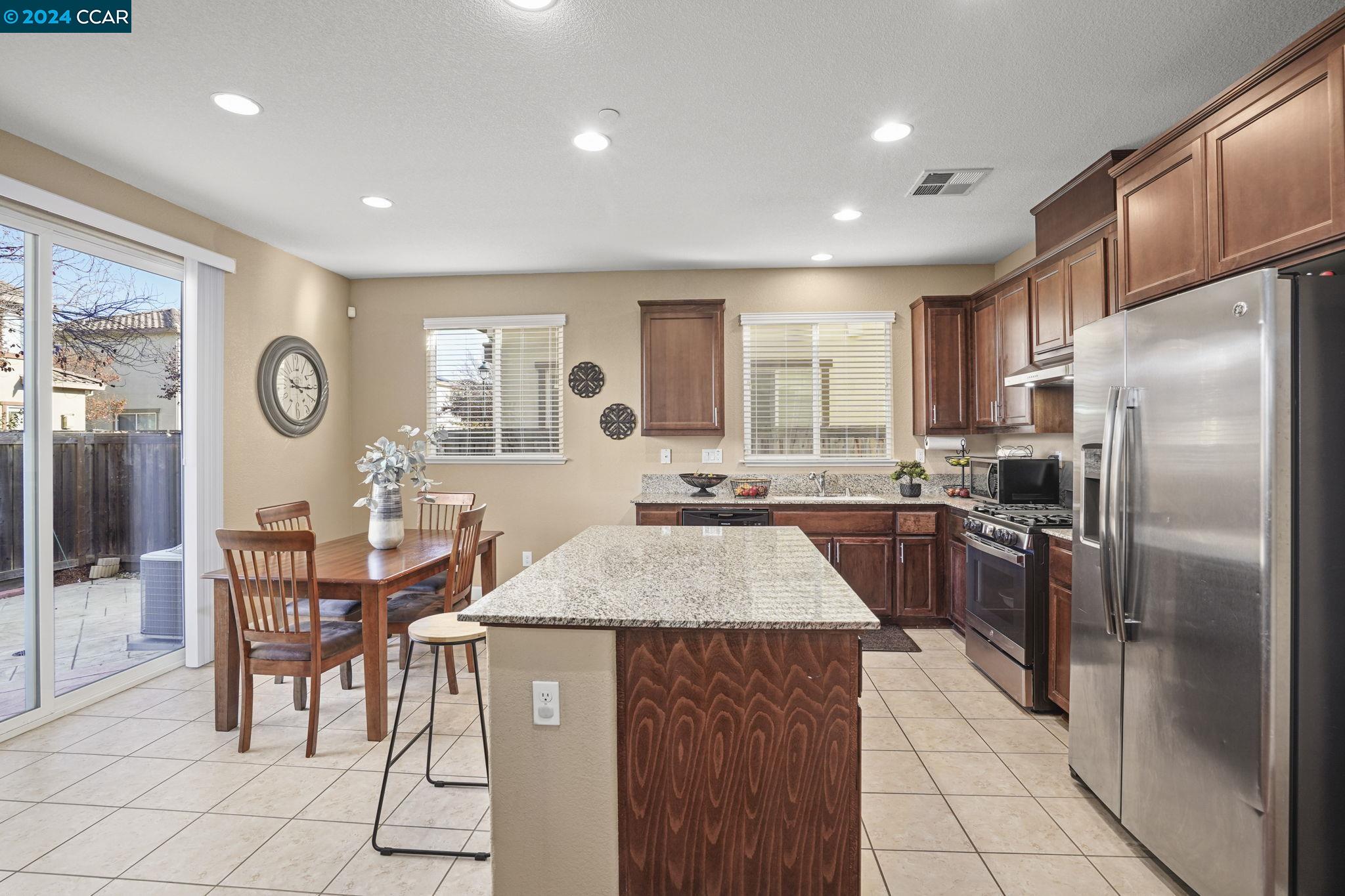 Detail Gallery Image 7 of 31 For 777 Del Mar Circle, Vacaville,  CA 95688 - 4 Beds | 2/1 Baths