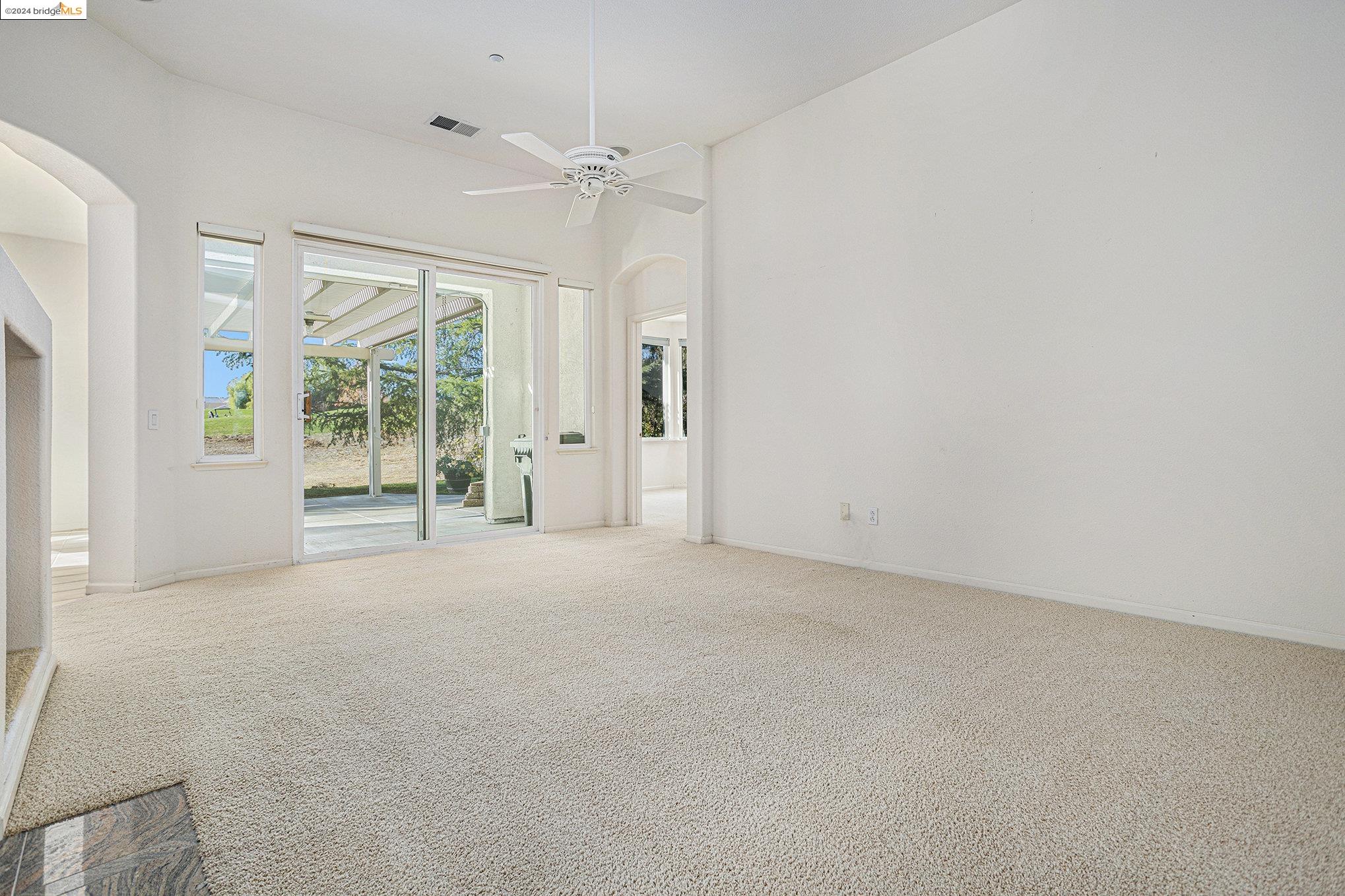 Detail Gallery Image 4 of 24 For 1562 Regent Dr, Brentwood,  CA 94513-6998 - 2 Beds | 2/1 Baths