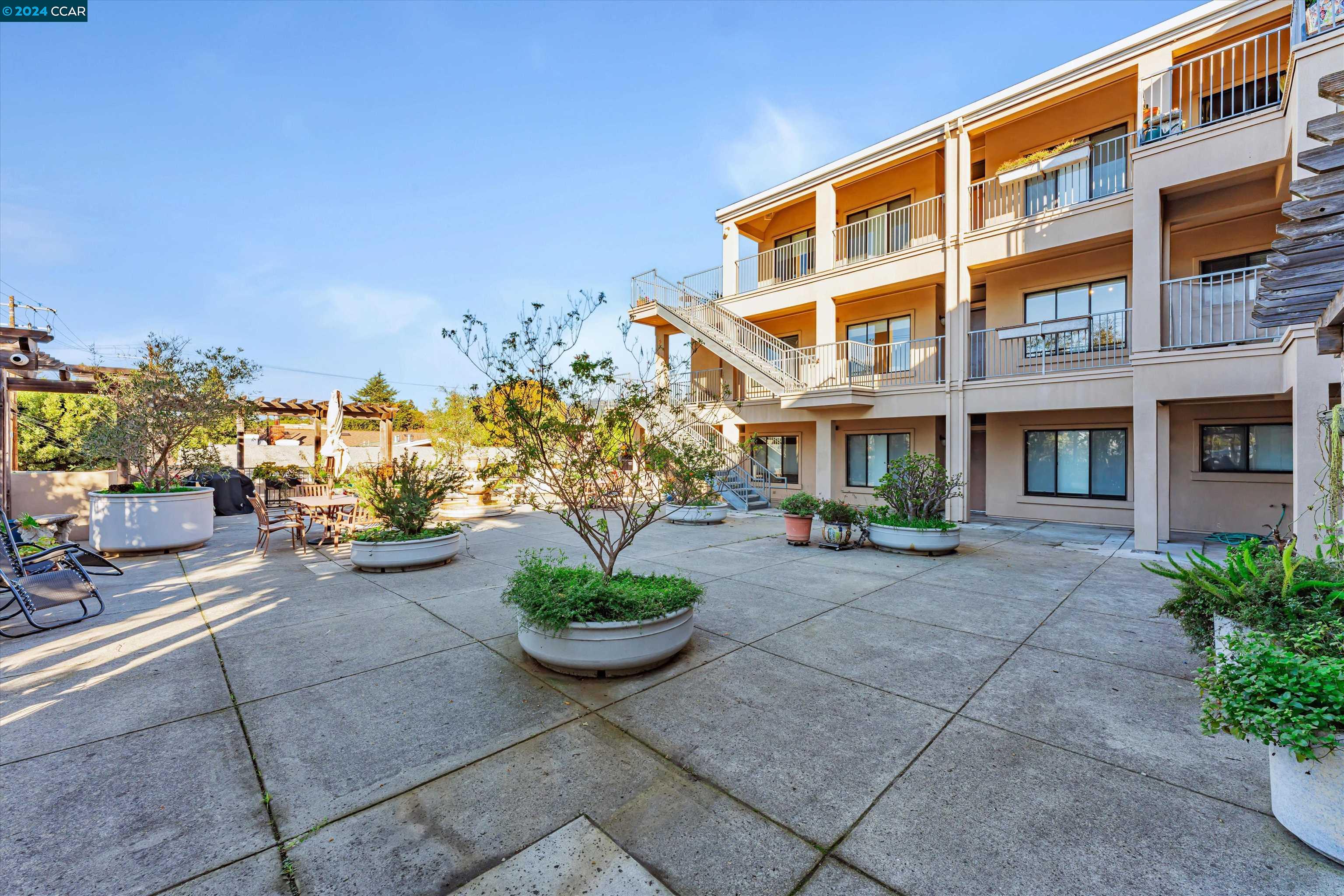 Photo #5: 41080104 Listing 