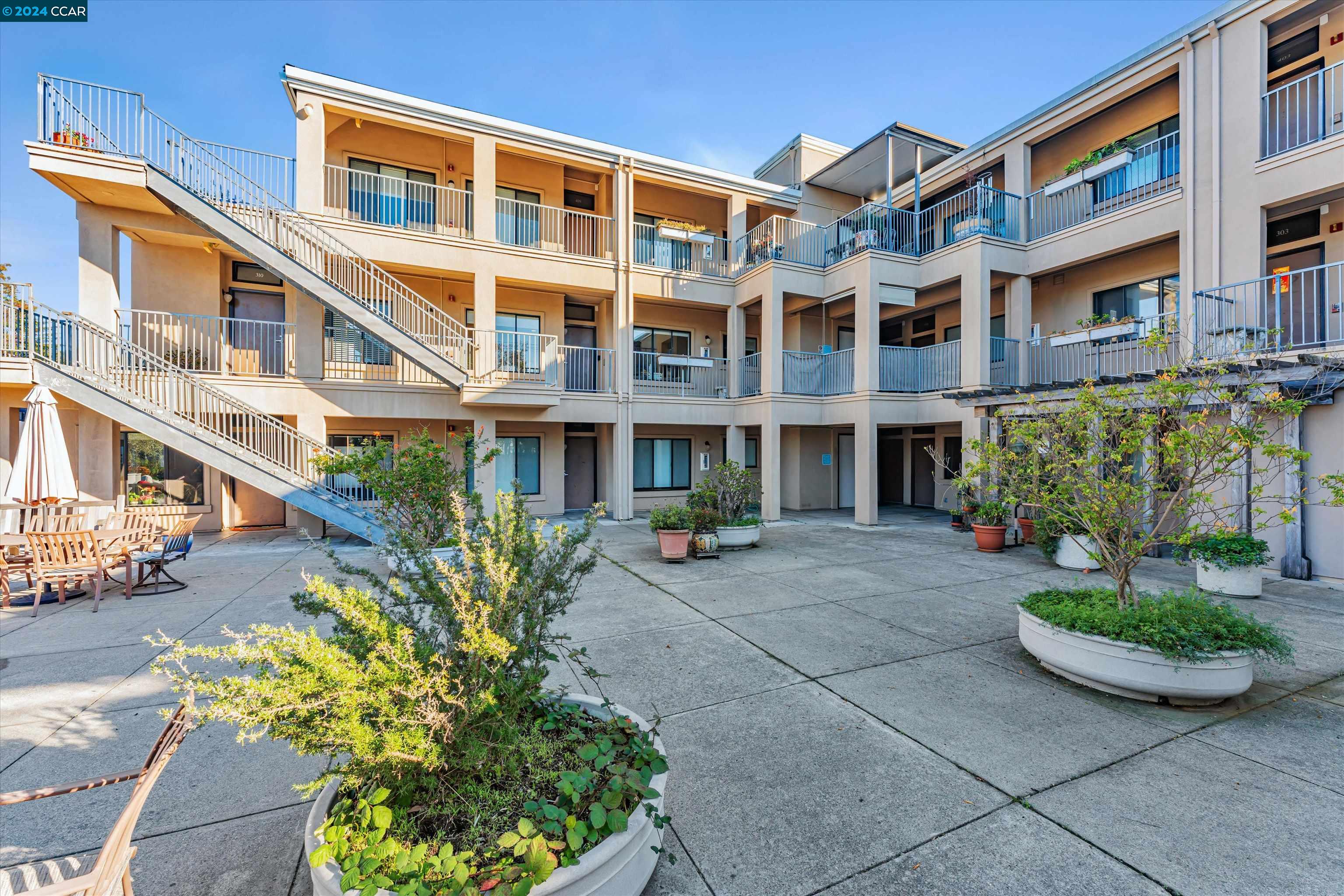 Photo #6: 41080104 Listing 