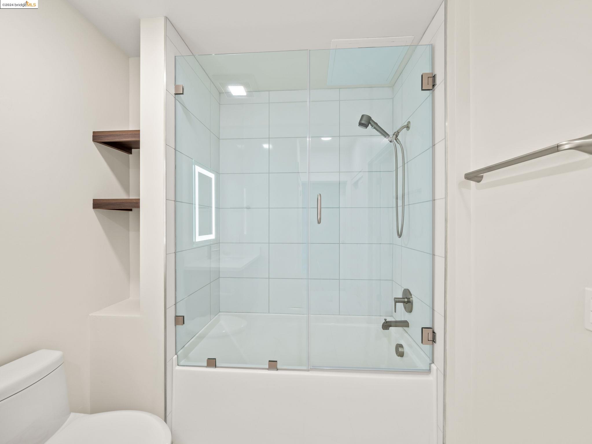901 Jefferson St # 211, Oakland, California 94607, 1 Bedroom Bedrooms, 3 Rooms Rooms,1 BathroomBathrooms,Residential,For Sale,901 Jefferson St # 211,41080162