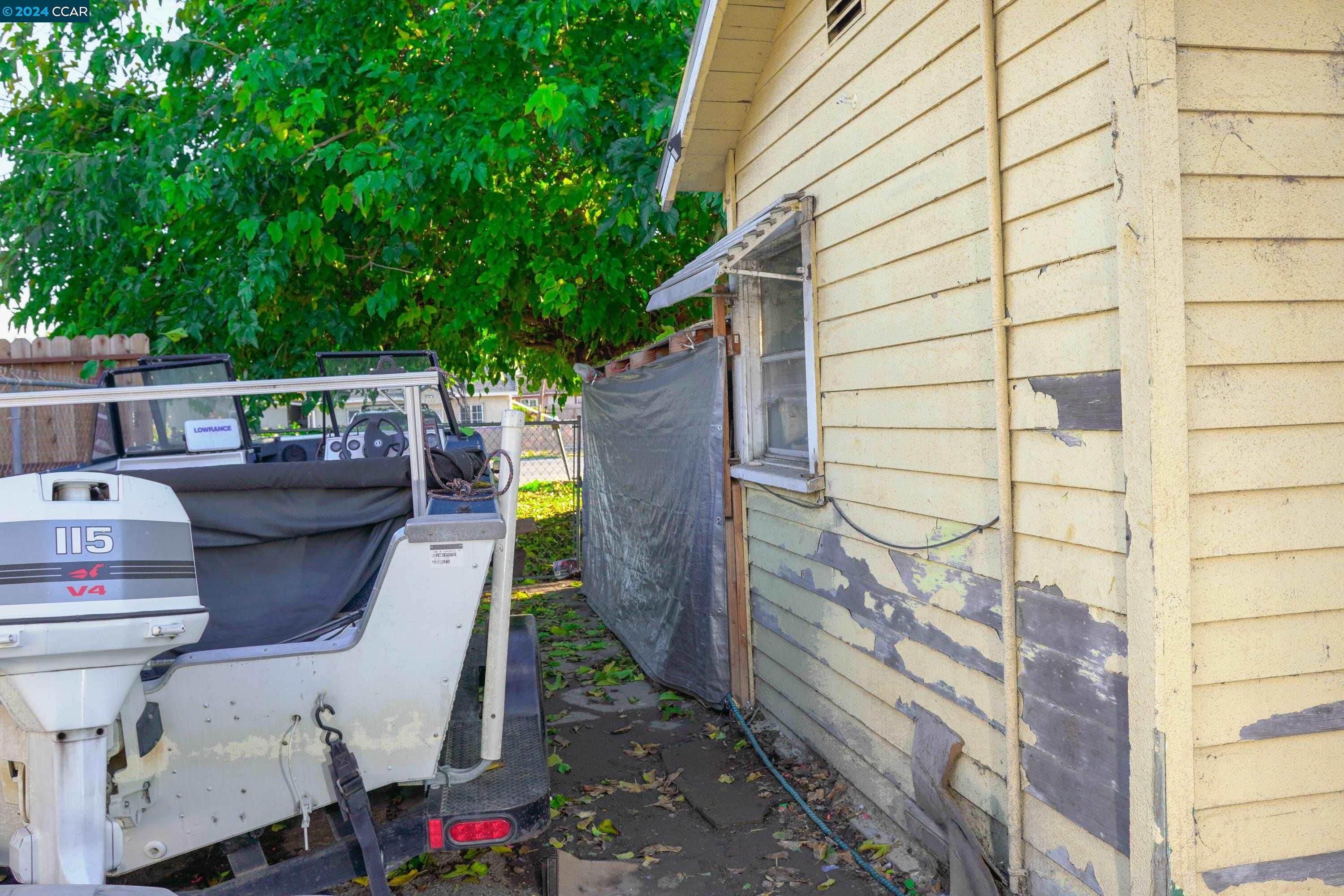Detail Gallery Image 5 of 59 For 2347 E Alpine Ave, Stockton,  CA 95205 - 4 Beds | 1 Baths