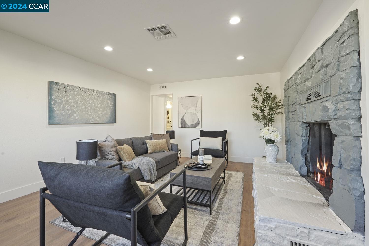 Detail Gallery Image 9 of 30 For 710 Hewett Street, Santa Rosa,  CA 95401 - 3 Beds | 2 Baths