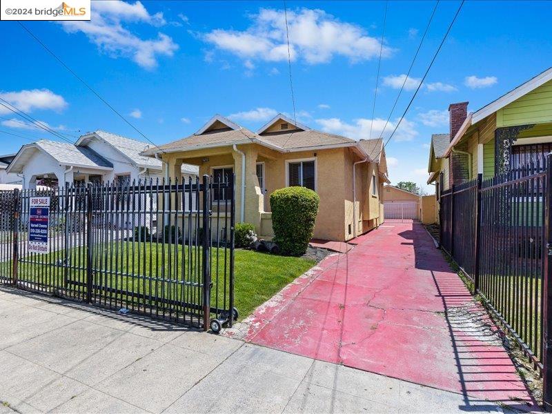 Detail Gallery Image 1 of 1 For 1650 72nd Ave, Oakland,  CA 94621 - 2 Beds | 1 Baths