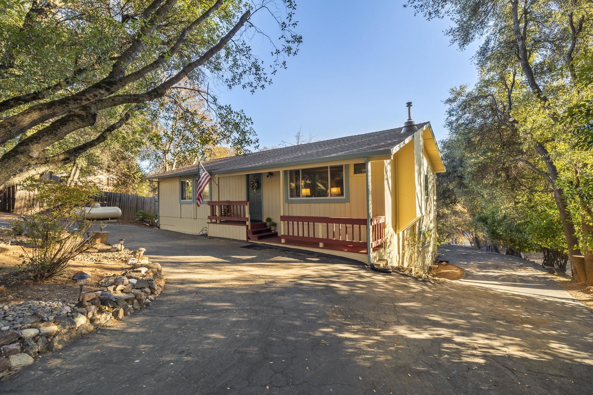 Detail Gallery Image 1 of 1 For 15404 Paseo De Los Robles, Sonora,  CA 95370 - 3 Beds | 2/1 Baths