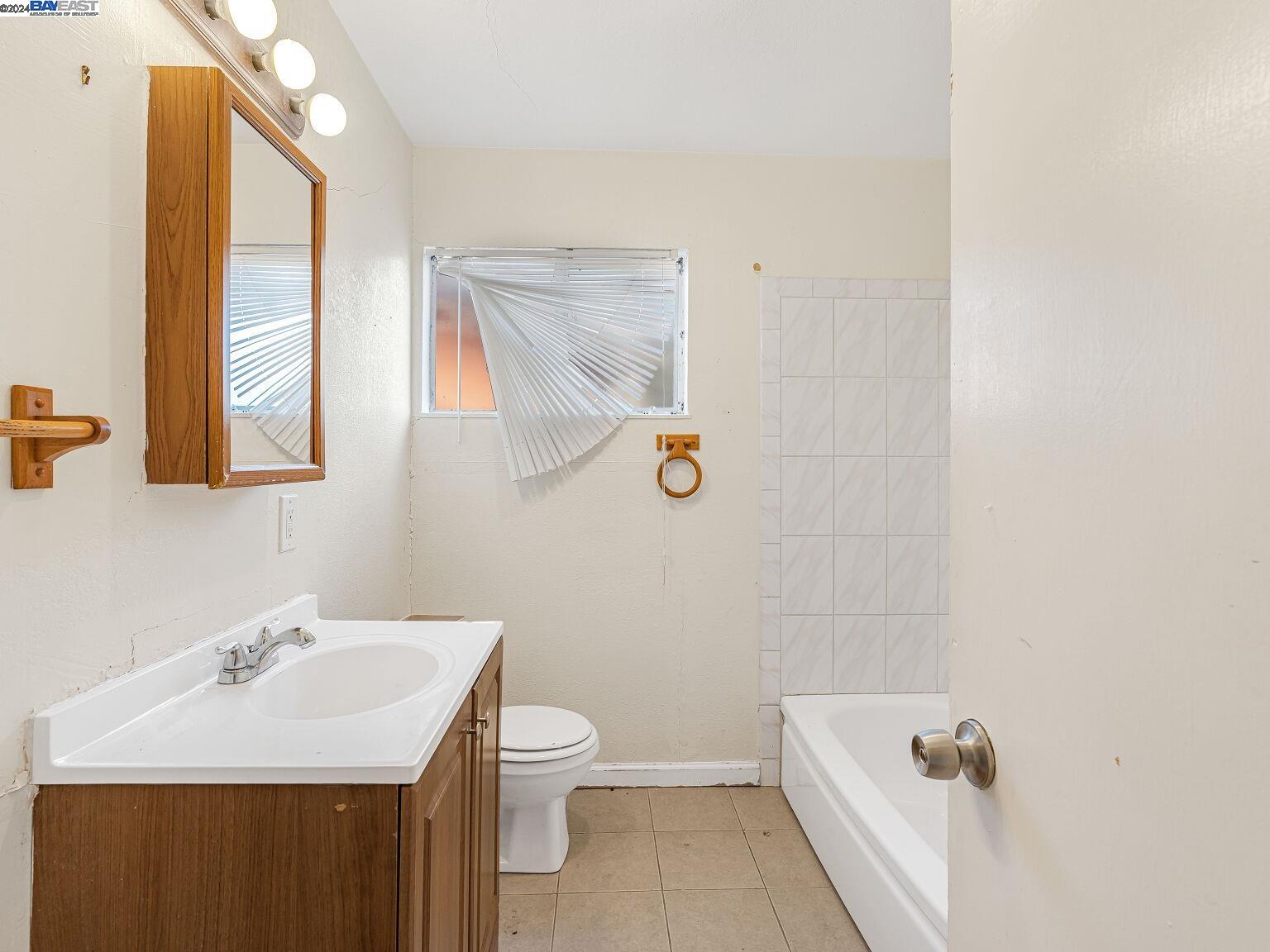 Detail Gallery Image 24 of 60 For 2718 Oliver Ave, Oakland,  CA 94605 - 3 Beds | 2 Baths