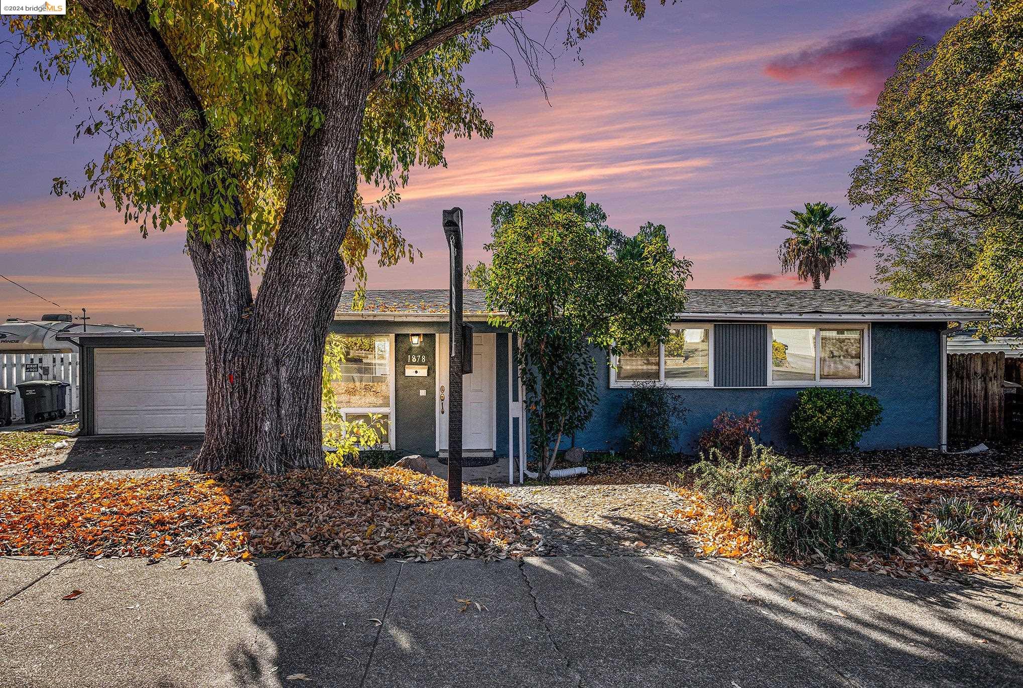 Detail Gallery Image 1 of 1 For 1878 Solano Way, Concord,  CA 94520 - 3 Beds | 2 Baths