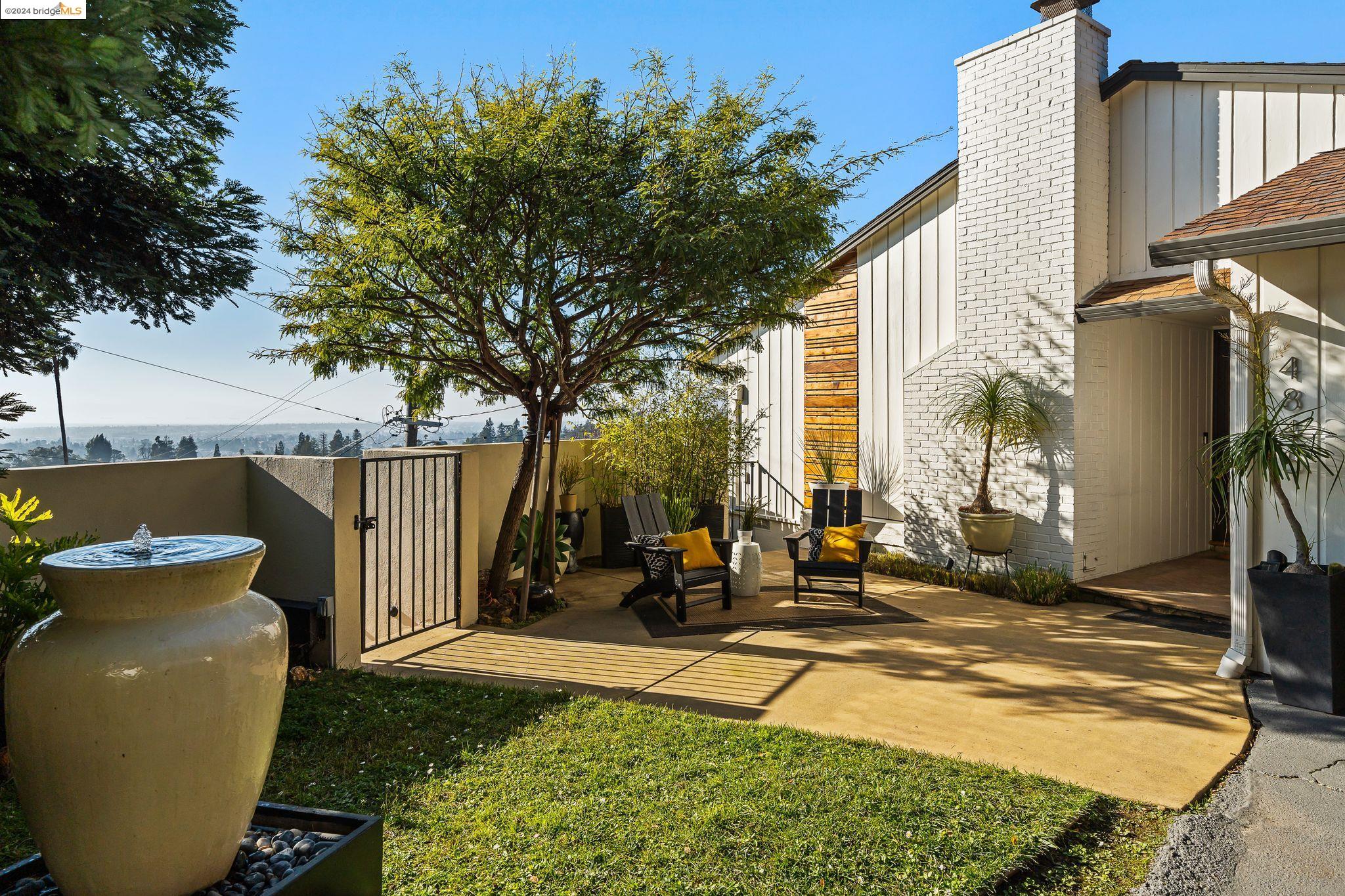 Detail Gallery Image 1 of 1 For 4845 Geranium Pl, Oakland,  CA 94619 - 2 Beds | 2 Baths