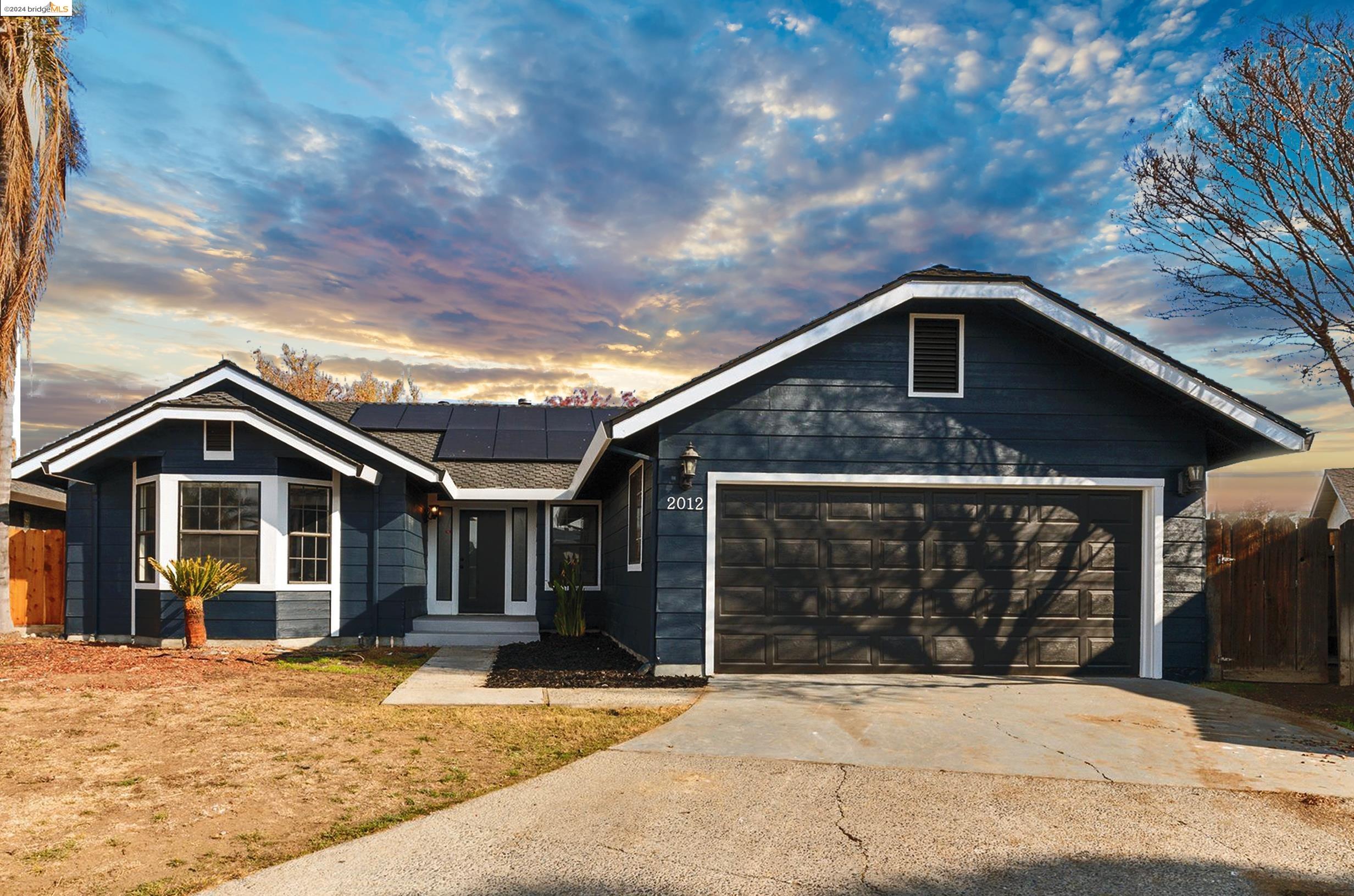 Detail Gallery Image 1 of 1 For 2012 Stanford Ct, Los Banos,  CA 93635 - 3 Beds | 2 Baths