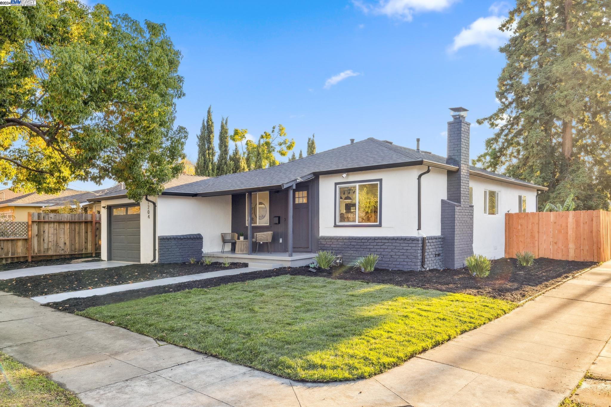 1204 Junipero Ave, Redwood City, California 94061, 3 Bedrooms Bedrooms, 5 Rooms Rooms,1 BathroomBathrooms,Residential,For Sale,1204 Junipero Ave,41080305