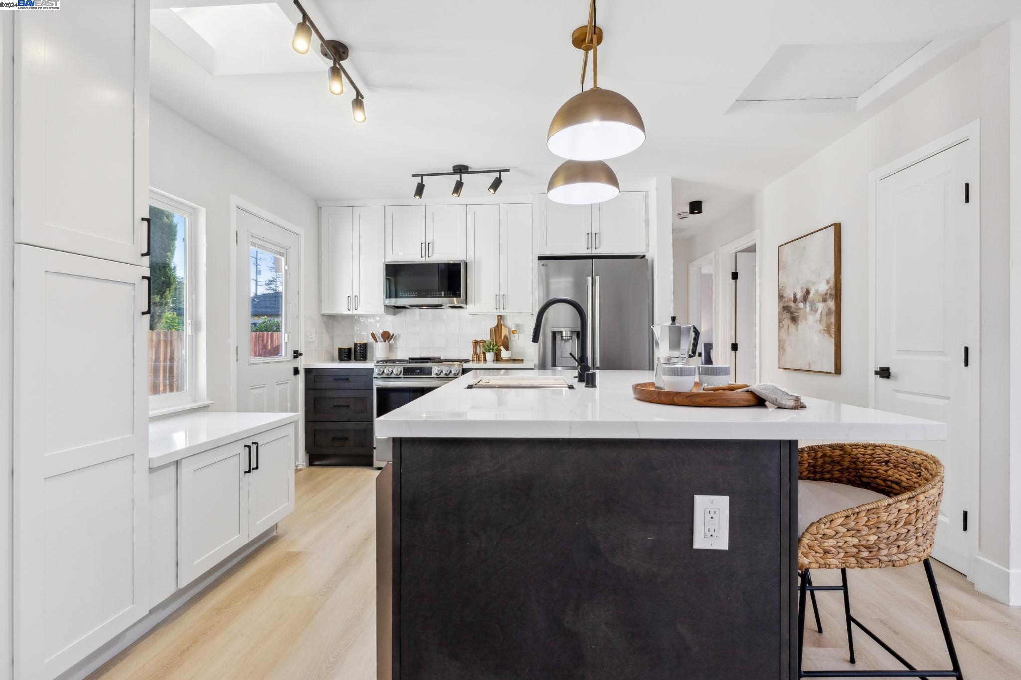1204 Junipero Ave, Redwood City, California 94061, 3 Bedrooms Bedrooms, 5 Rooms Rooms,1 BathroomBathrooms,Residential,For Sale,1204 Junipero Ave,41080305