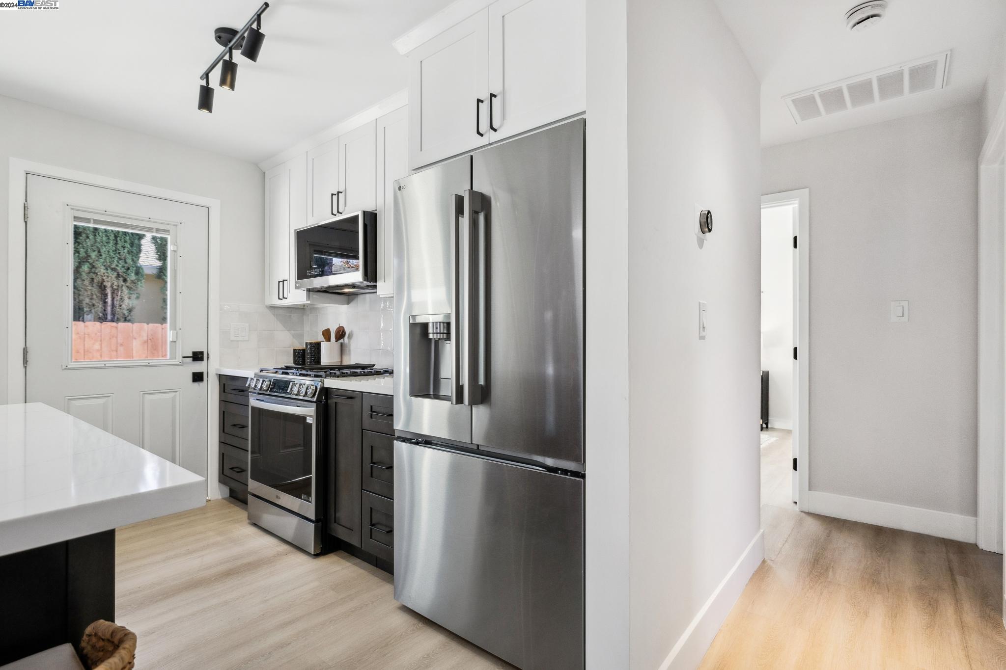 1204 Junipero Ave, Redwood City, California 94061, 3 Bedrooms Bedrooms, 5 Rooms Rooms,1 BathroomBathrooms,Residential,For Sale,1204 Junipero Ave,41080305