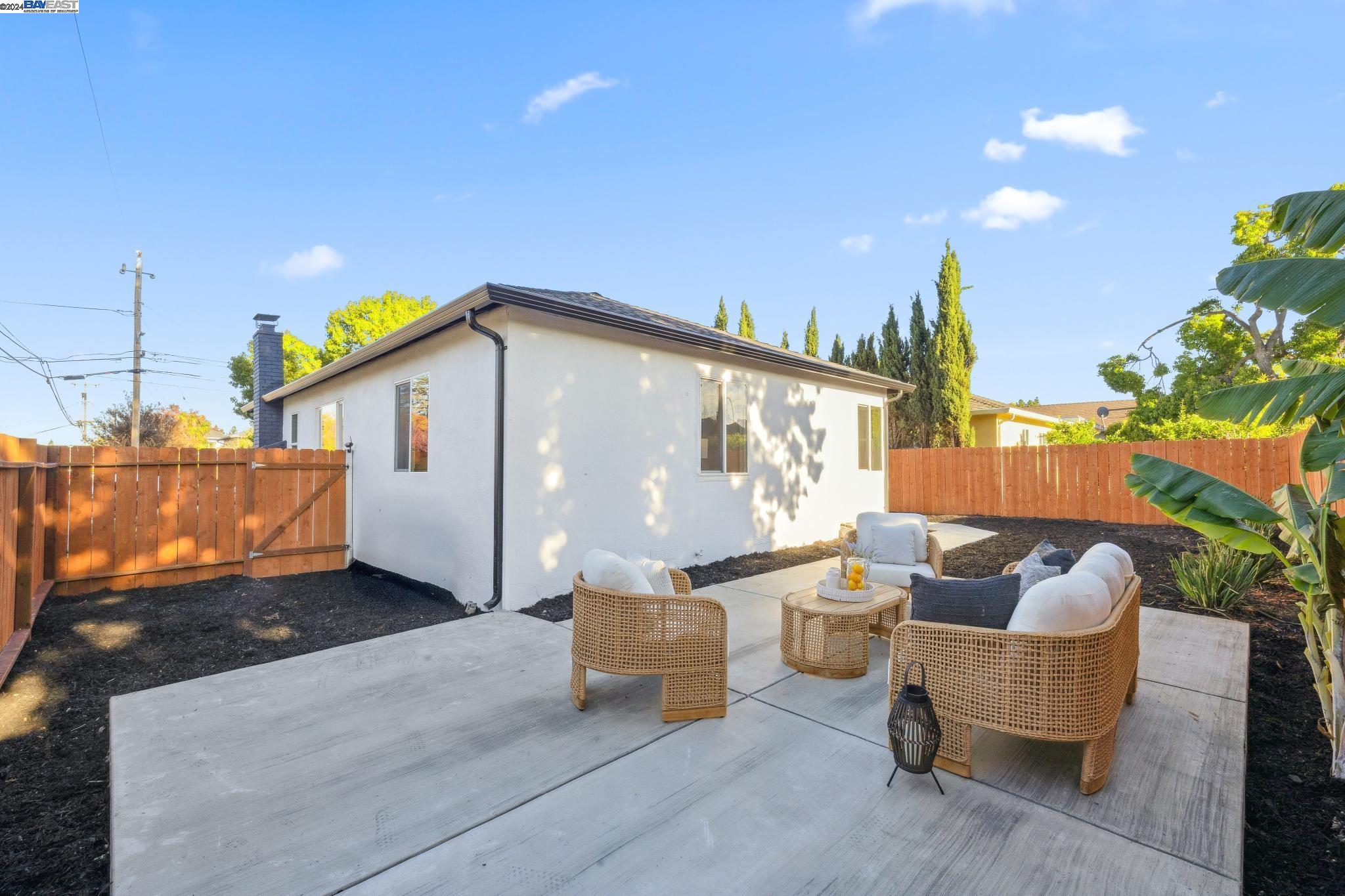 1204 Junipero Ave, Redwood City, California 94061, 3 Bedrooms Bedrooms, 5 Rooms Rooms,1 BathroomBathrooms,Residential,For Sale,1204 Junipero Ave,41080305