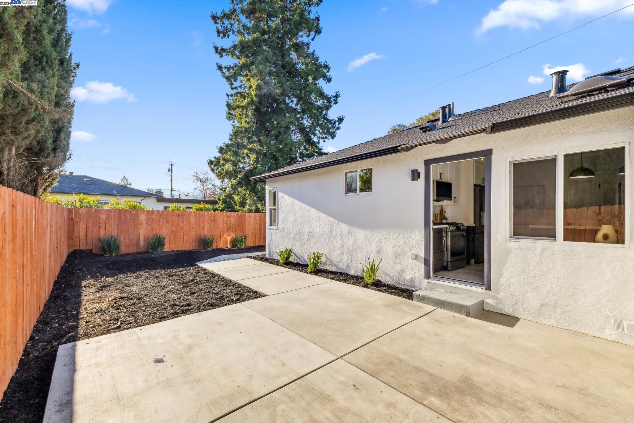1204 Junipero Ave, Redwood City, California 94061, 3 Bedrooms Bedrooms, 5 Rooms Rooms,1 BathroomBathrooms,Residential,For Sale,1204 Junipero Ave,41080305