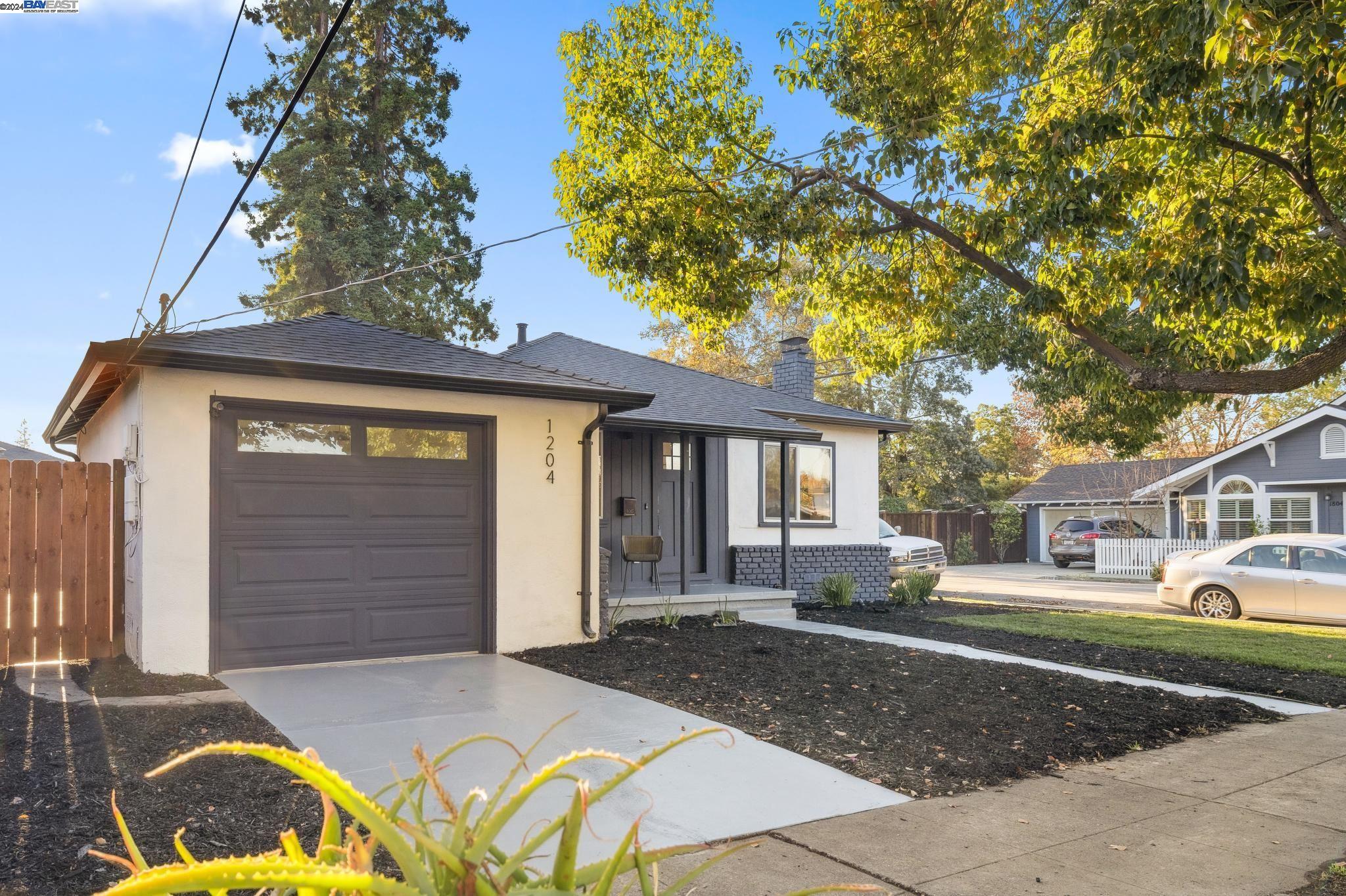 1204 Junipero Ave, Redwood City, California 94061, 3 Bedrooms Bedrooms, 5 Rooms Rooms,1 BathroomBathrooms,Residential,For Sale,1204 Junipero Ave,41080305
