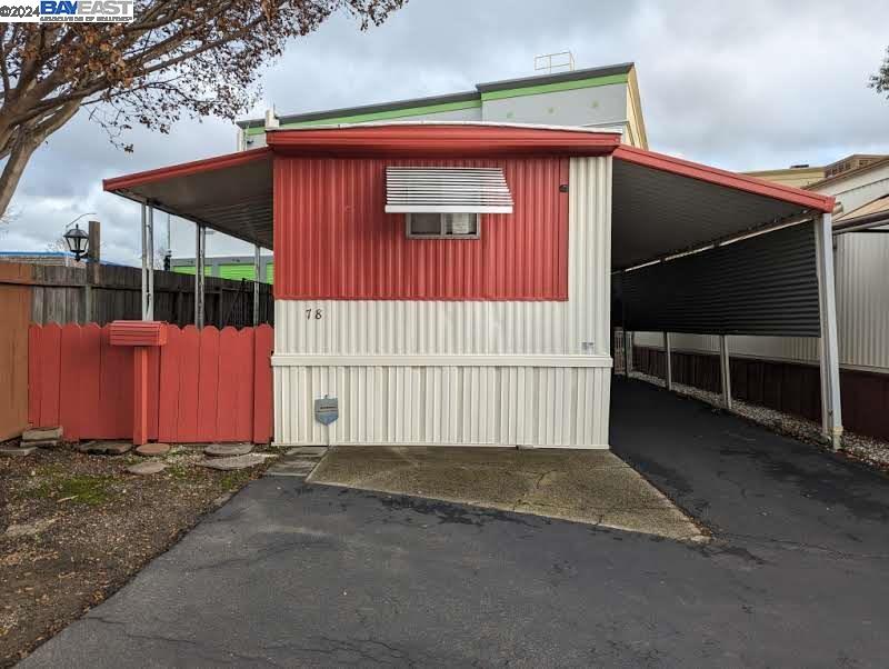 Detail Gallery Image 1 of 1 For 3913 Castro Valley Blvd #78,  Castro Valley,  CA 94546 - 2 Beds | 1 Baths