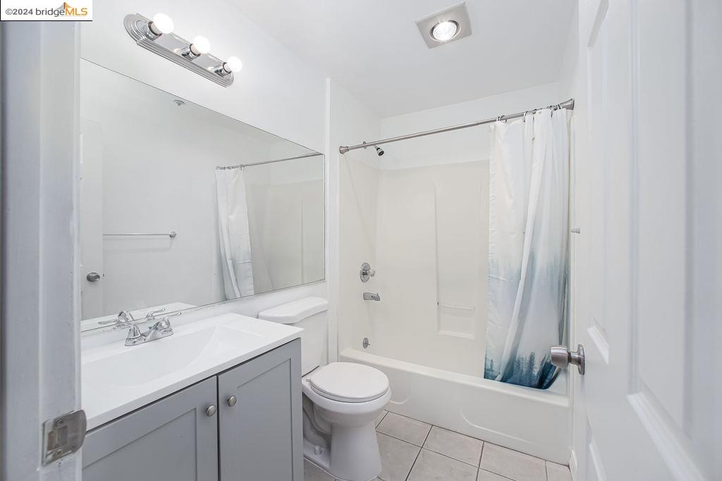 Detail Gallery Image 4 of 17 For 2901 Macarthur Blvd #112,  Oakland,  CA 94602 - 2 Beds | 1 Baths