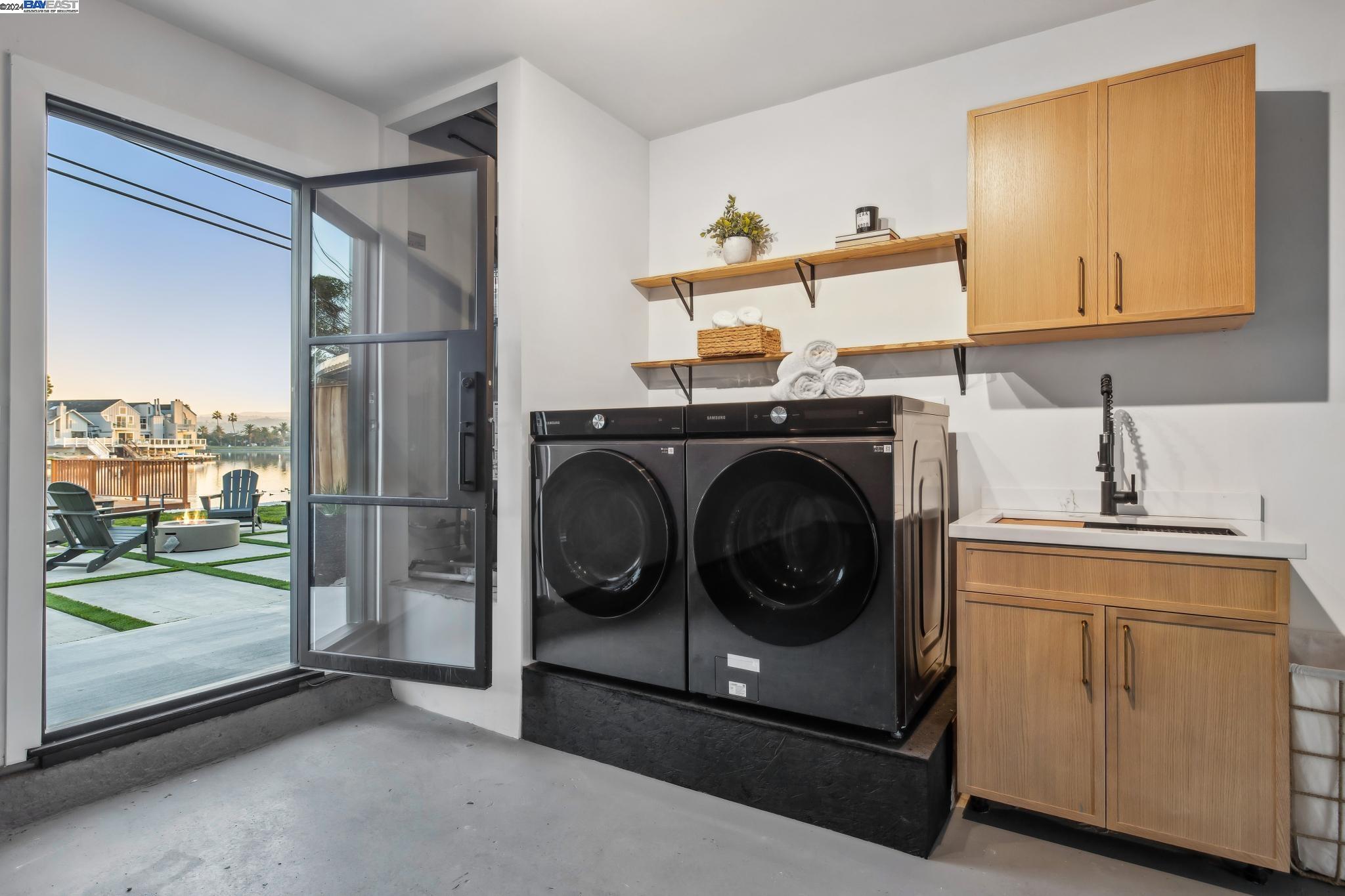 1733 Kelly St, San Mateo, California 94403, 4 Bedrooms Bedrooms, 8 Rooms Rooms,3 BathroomsBathrooms,Residential,For Sale,1733 Kelly St,41080401