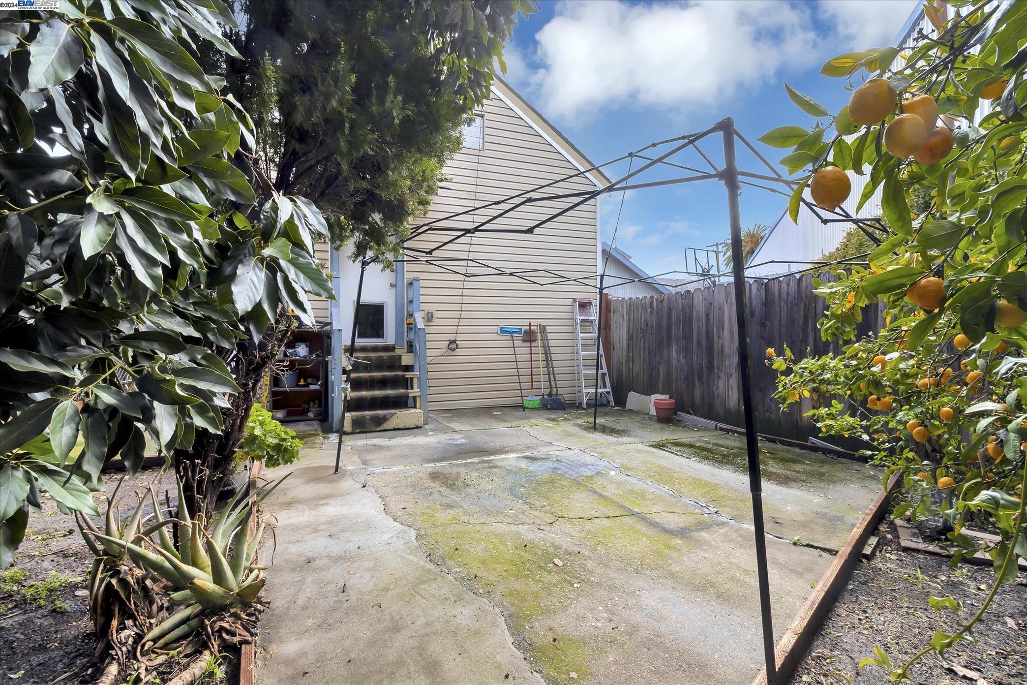 Detail Gallery Image 14 of 16 For 917 26th Ave, Oakland,  CA 94601 - 2 Beds | 1 Baths