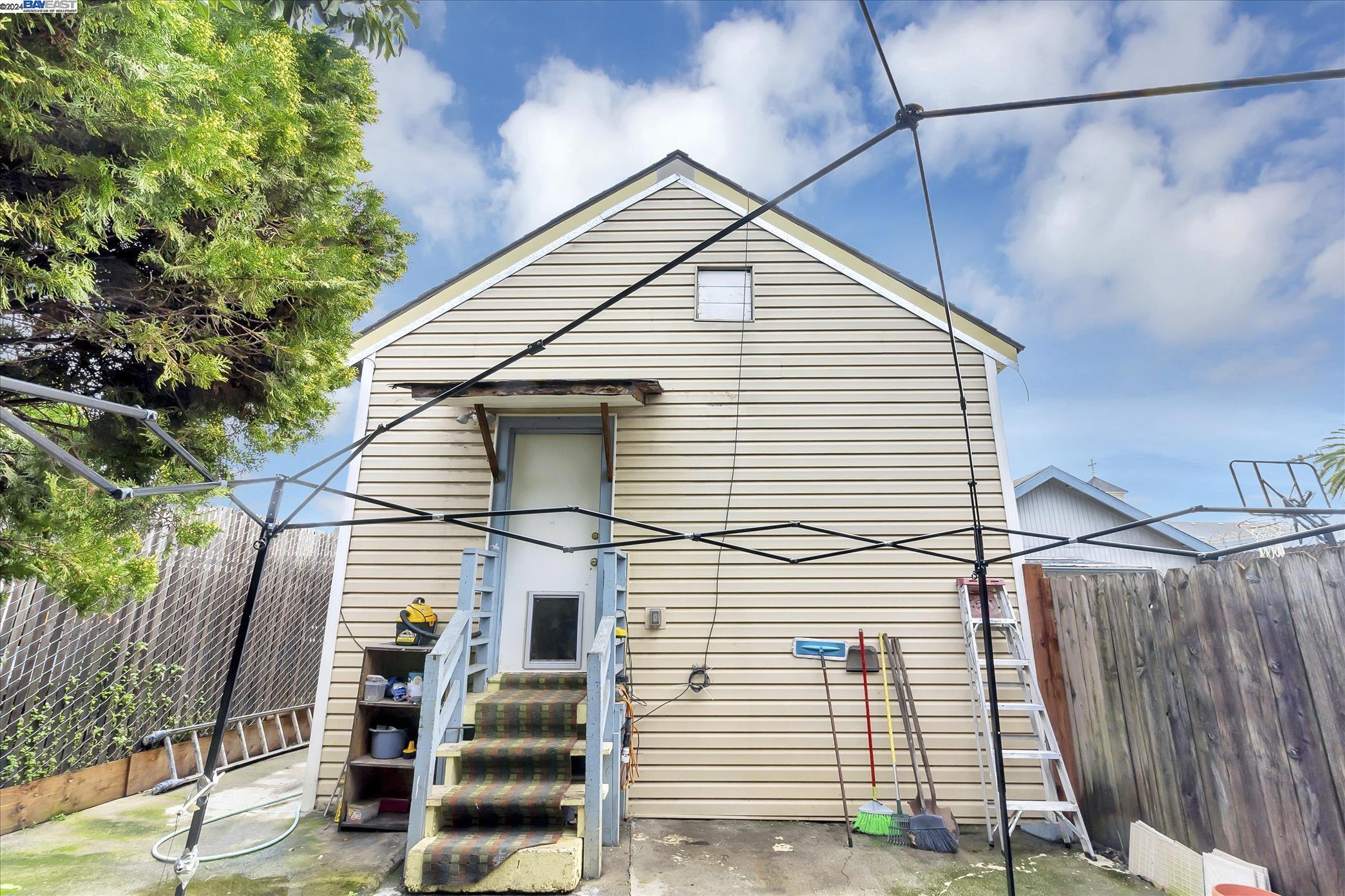 Detail Gallery Image 16 of 16 For 917 26th Ave, Oakland,  CA 94601 - 2 Beds | 1 Baths