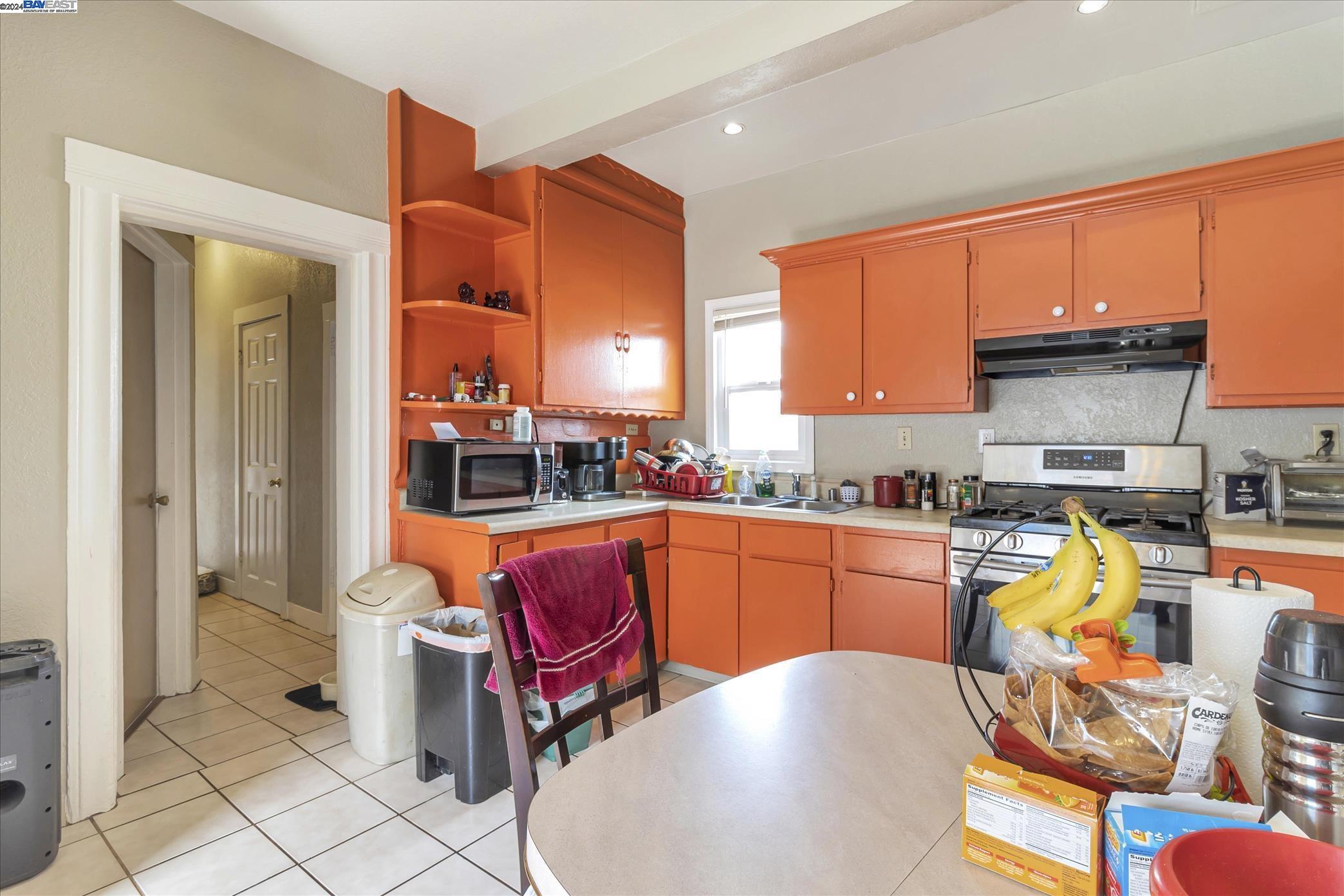 Detail Gallery Image 5 of 16 For 917 26th Ave, Oakland,  CA 94601 - 2 Beds | 1 Baths