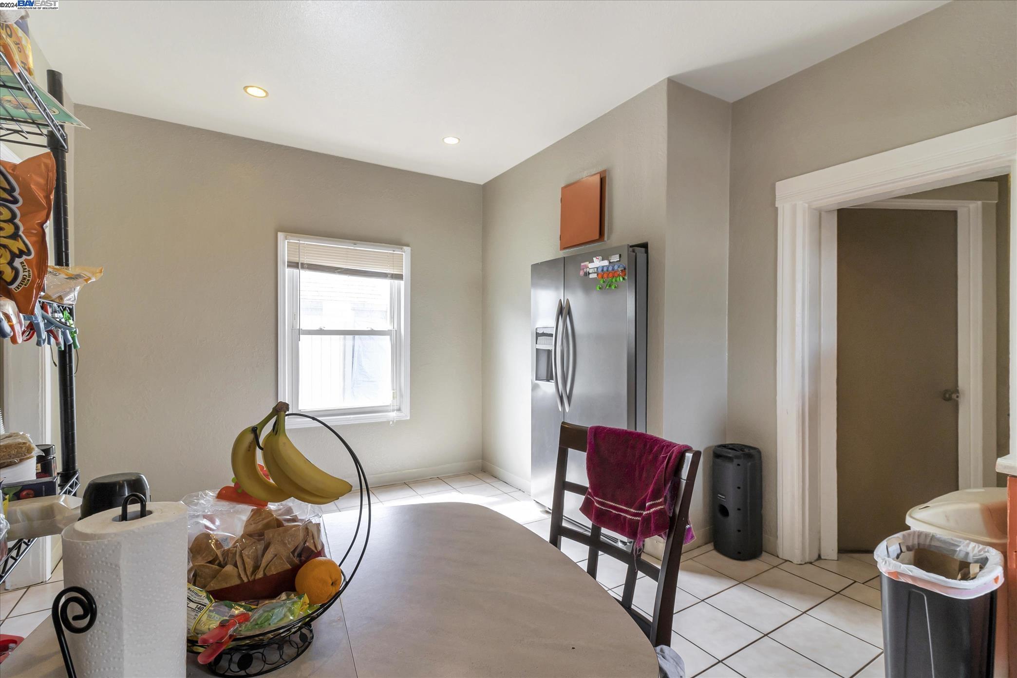 Detail Gallery Image 6 of 16 For 917 26th Ave, Oakland,  CA 94601 - 2 Beds | 1 Baths