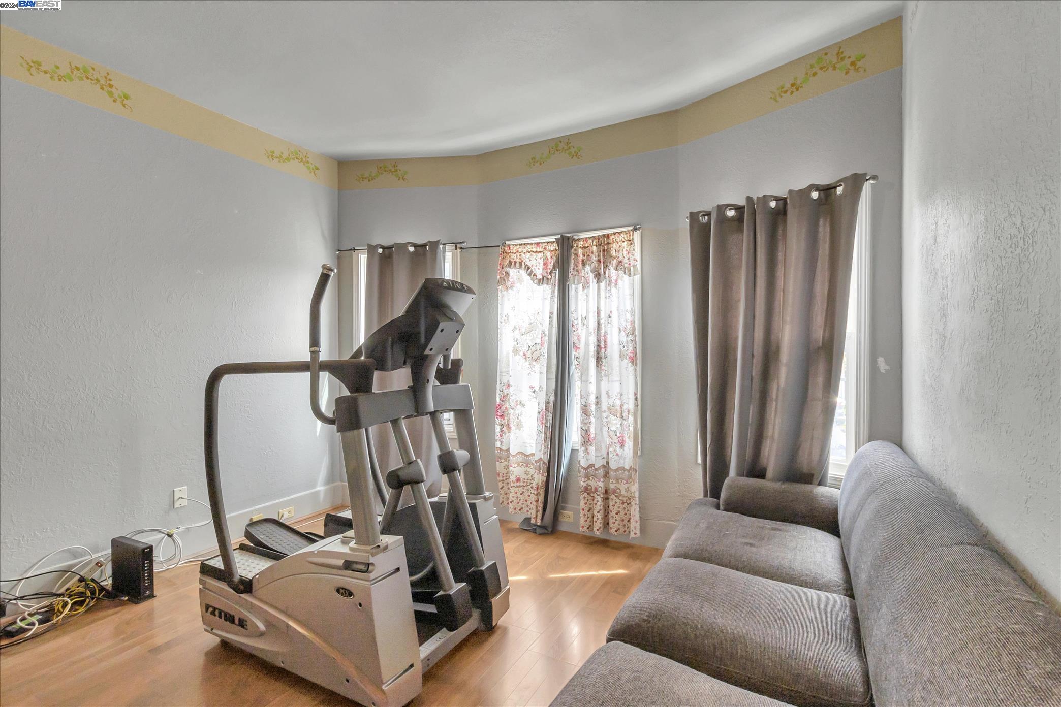Detail Gallery Image 7 of 16 For 917 26th Ave, Oakland,  CA 94601 - 2 Beds | 1 Baths