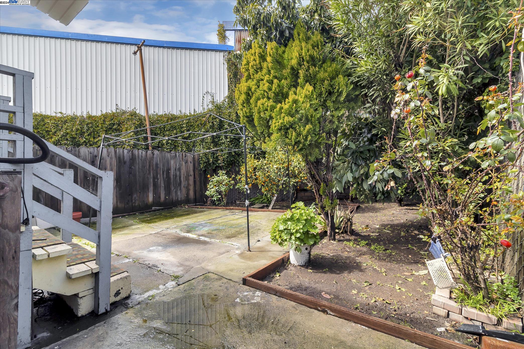 Detail Gallery Image 9 of 16 For 917 26th Ave, Oakland,  CA 94601 - 2 Beds | 1 Baths
